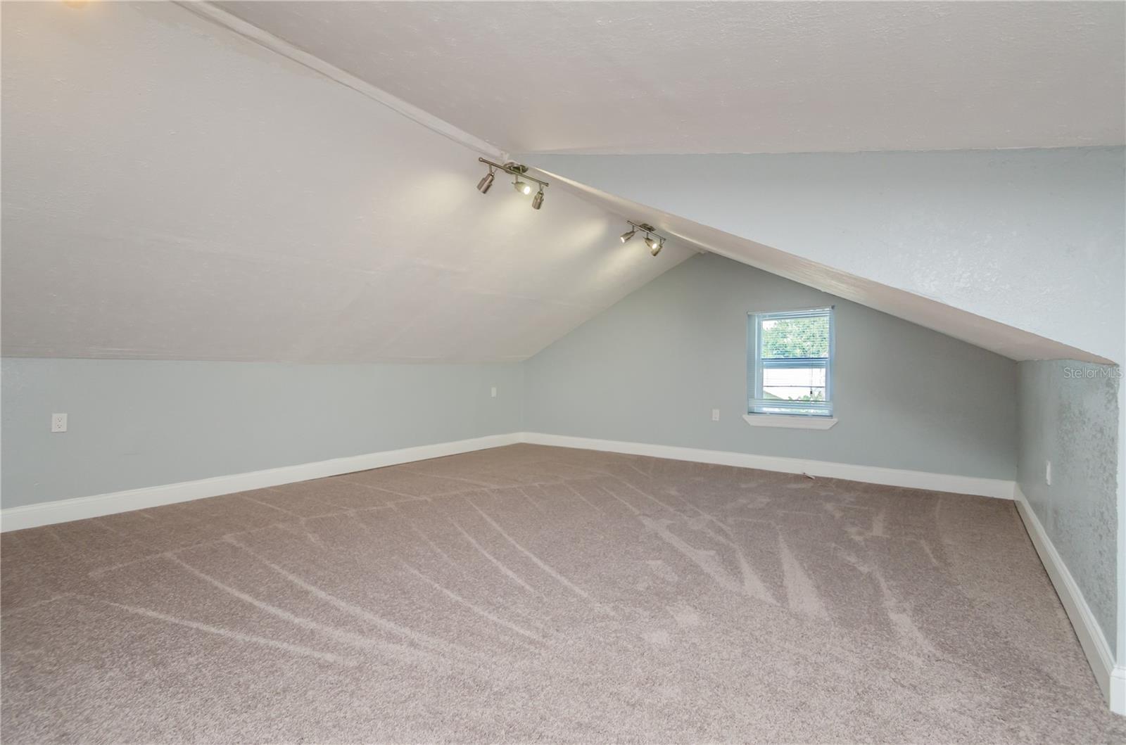 ST PETERSBURG INVESTMENT CO SUB - Residential Lease