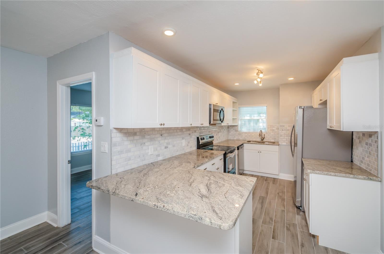 ST PETERSBURG INVESTMENT CO SUB - Residential Lease