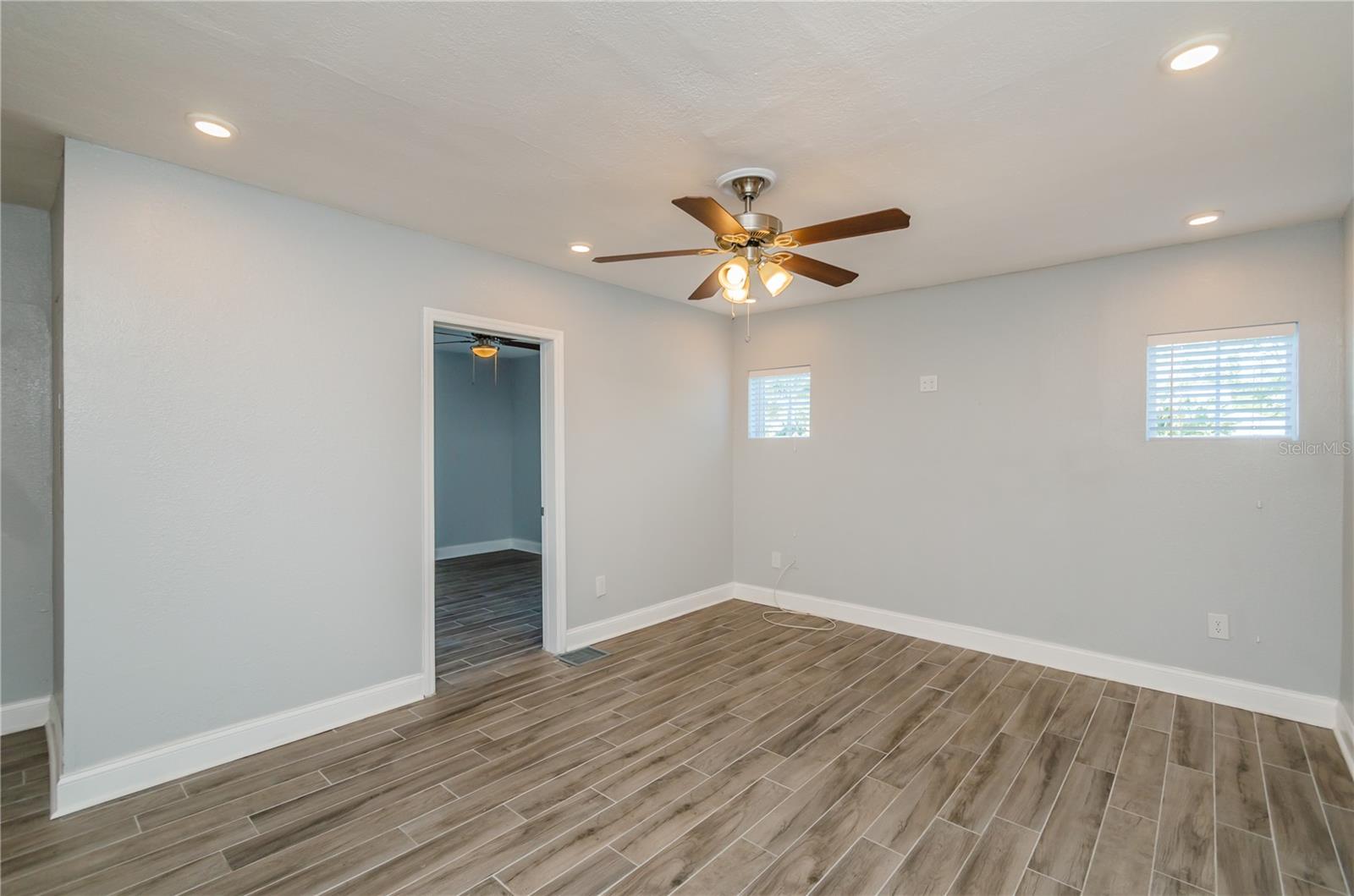 ST PETERSBURG INVESTMENT CO SUB - Residential Lease