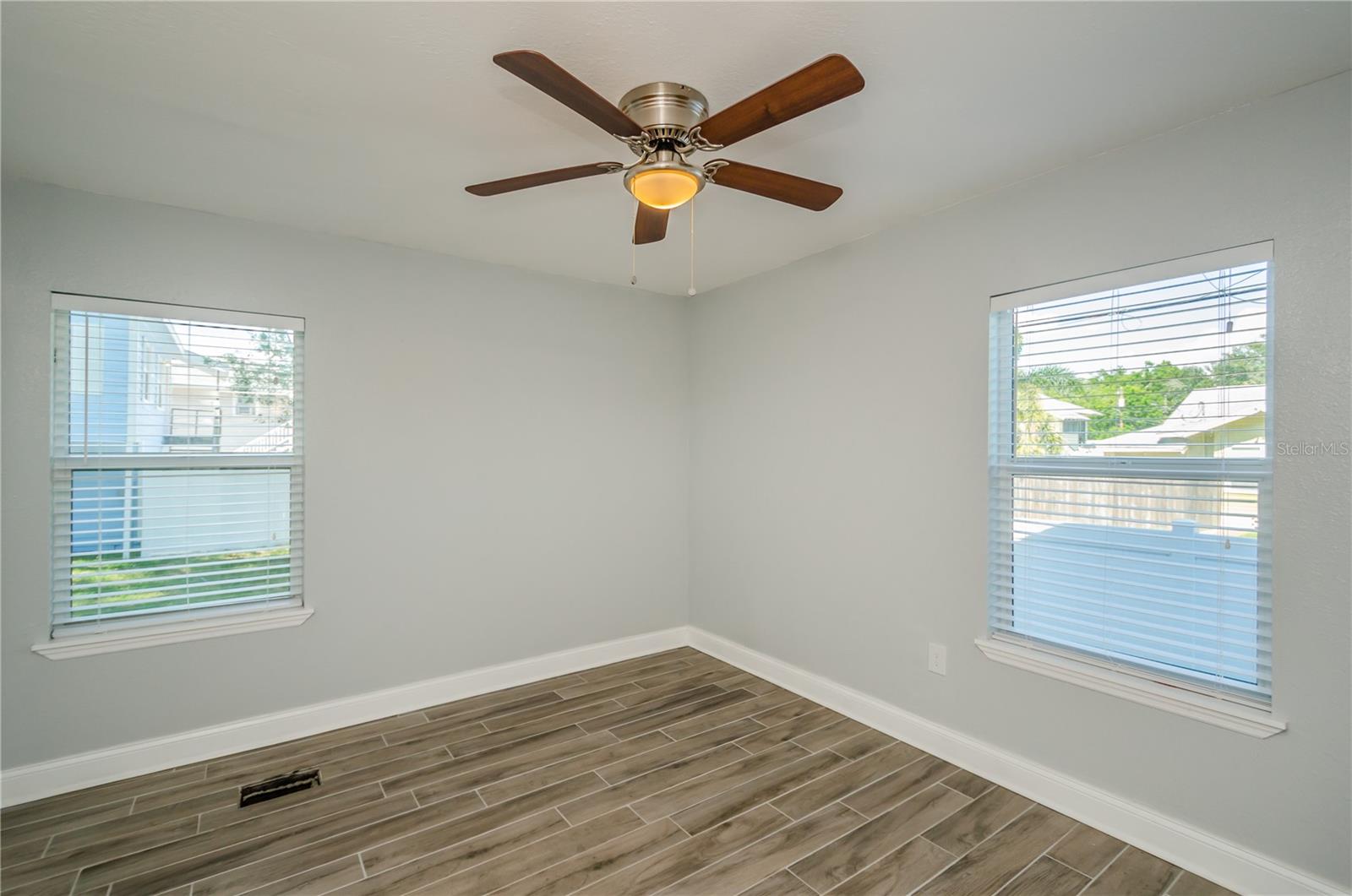 ST PETERSBURG INVESTMENT CO SUB - Residential Lease