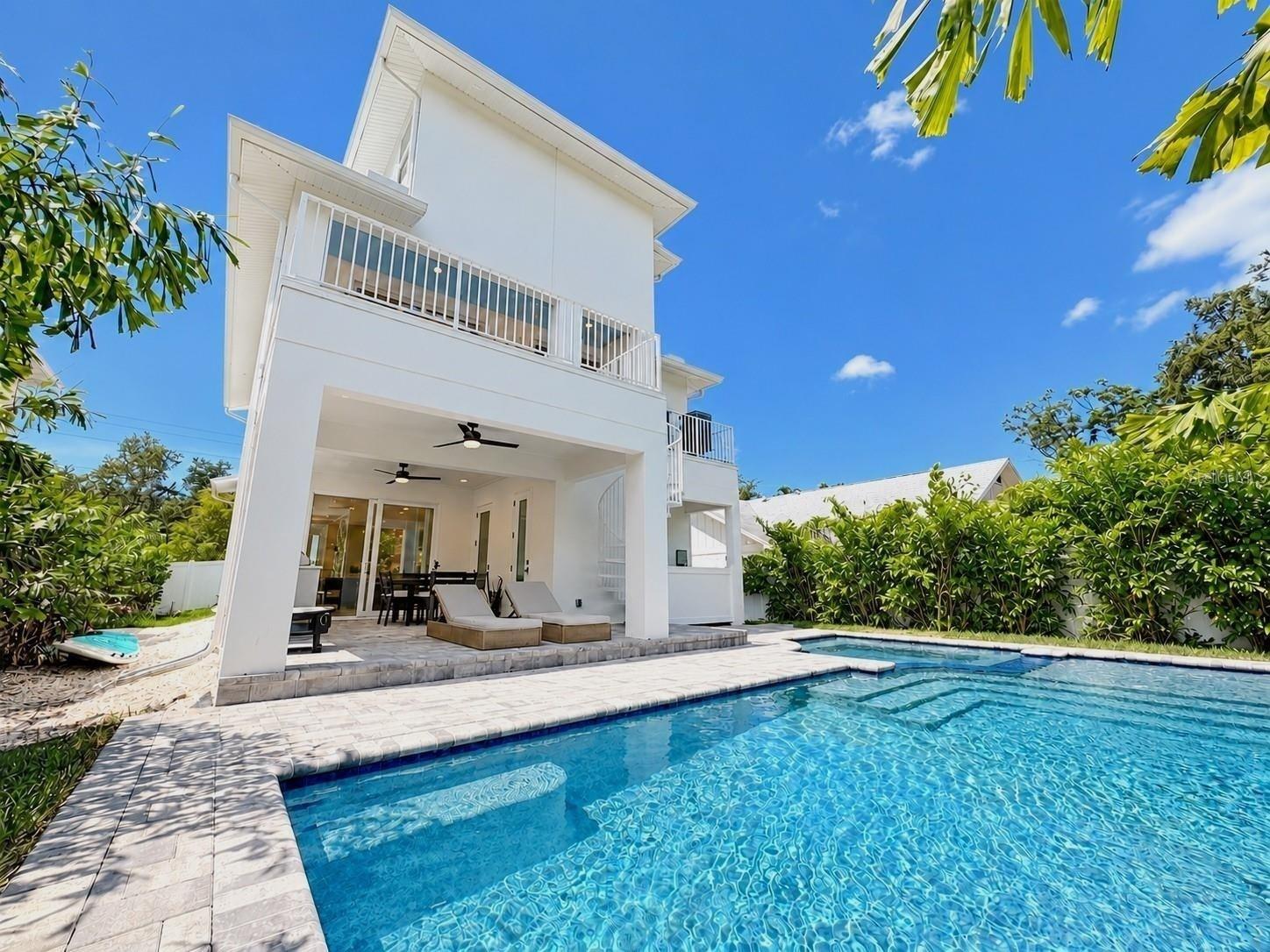 1647 SIESTA DRIVE