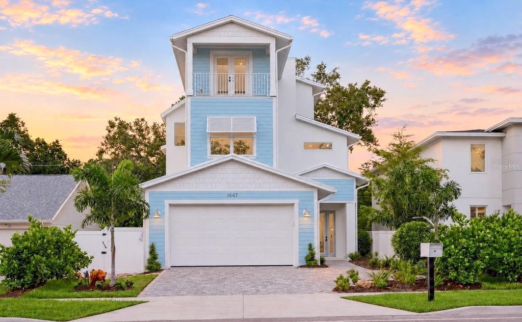 Photo of 1647 Siesta Drive, Sarasota, FL 34239 (MLS # A4707313)