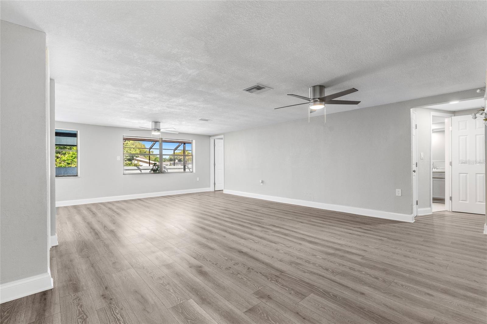 REGENCY PARK - Residential