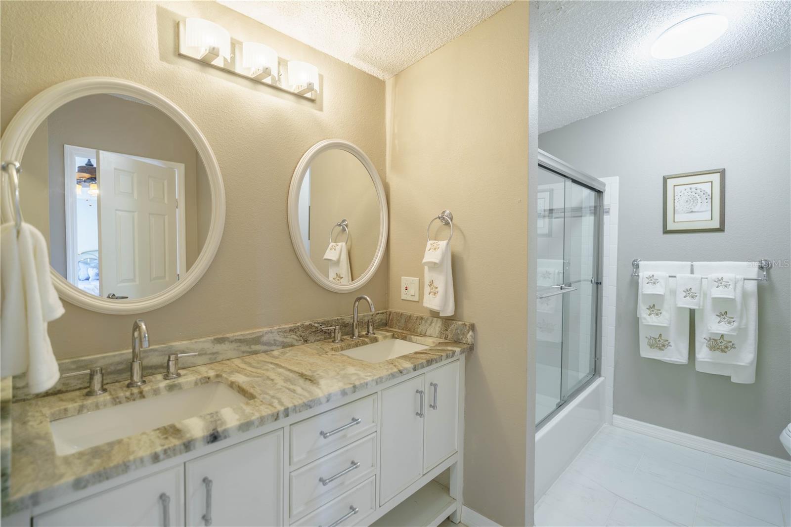 LADY LAKE ORANGE BLOSSOM GARDENS UNIT 15 - Residential