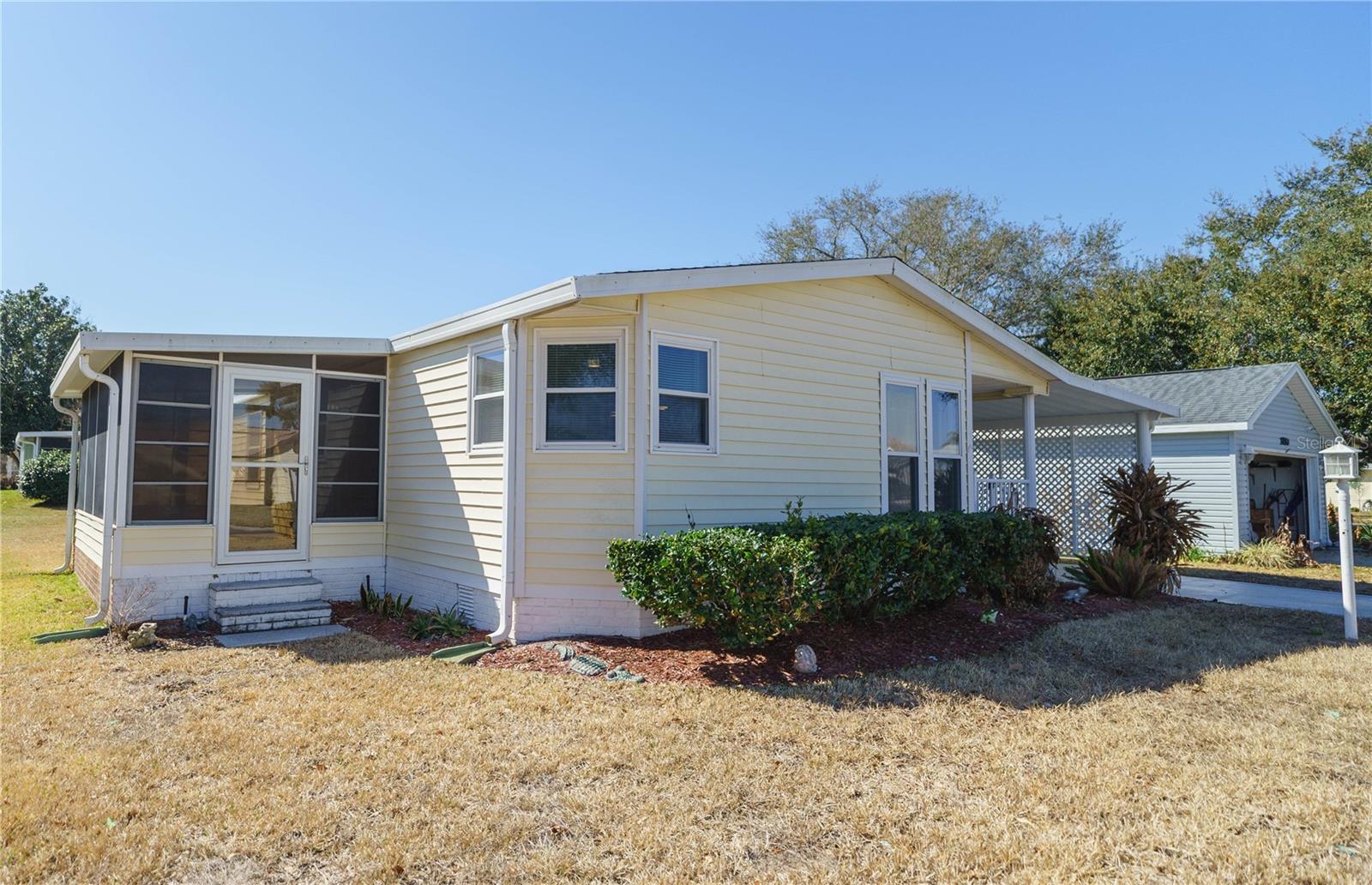 LADY LAKE ORANGE BLOSSOM GARDENS UNIT 15 - Residential