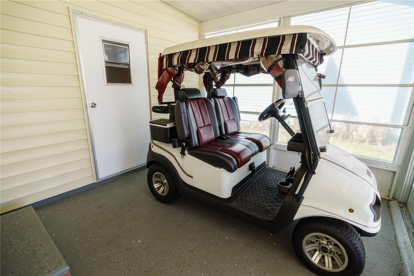 LADY LAKE ORANGE BLOSSOM GARDENS UNIT 15 - Residential