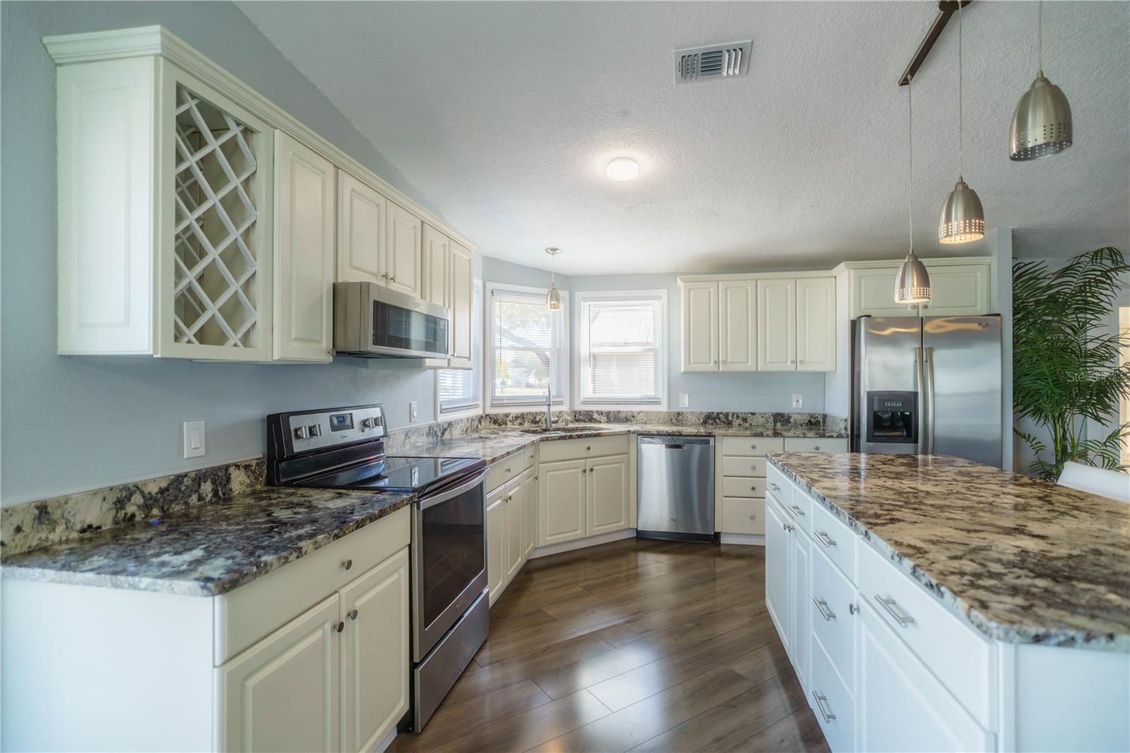 LADY LAKE ORANGE BLOSSOM GARDENS UNIT 15 - Residential