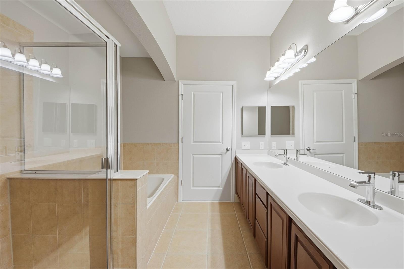 ARTISAN CLUB CONDO PH 4 - Residential