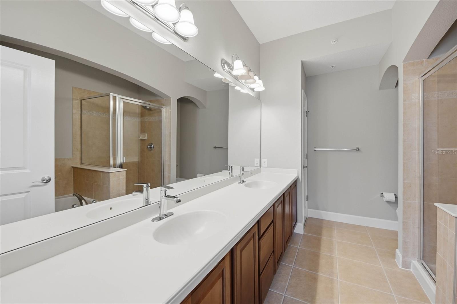 ARTISAN CLUB CONDO PH 4 - Residential