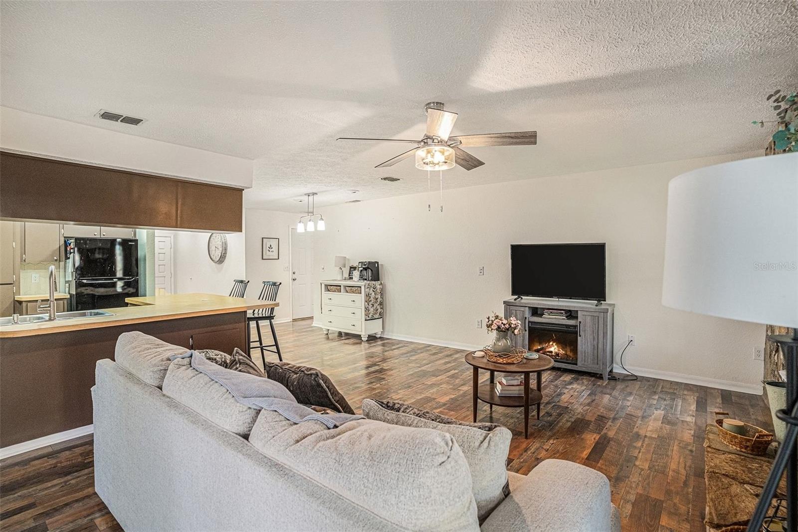 LAKESIDE WOODLANDS - Residential