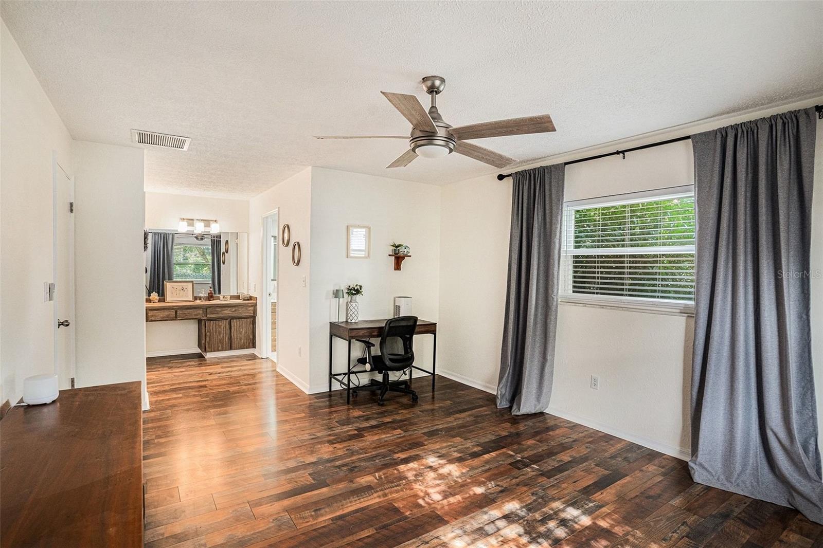 LAKESIDE WOODLANDS - Residential