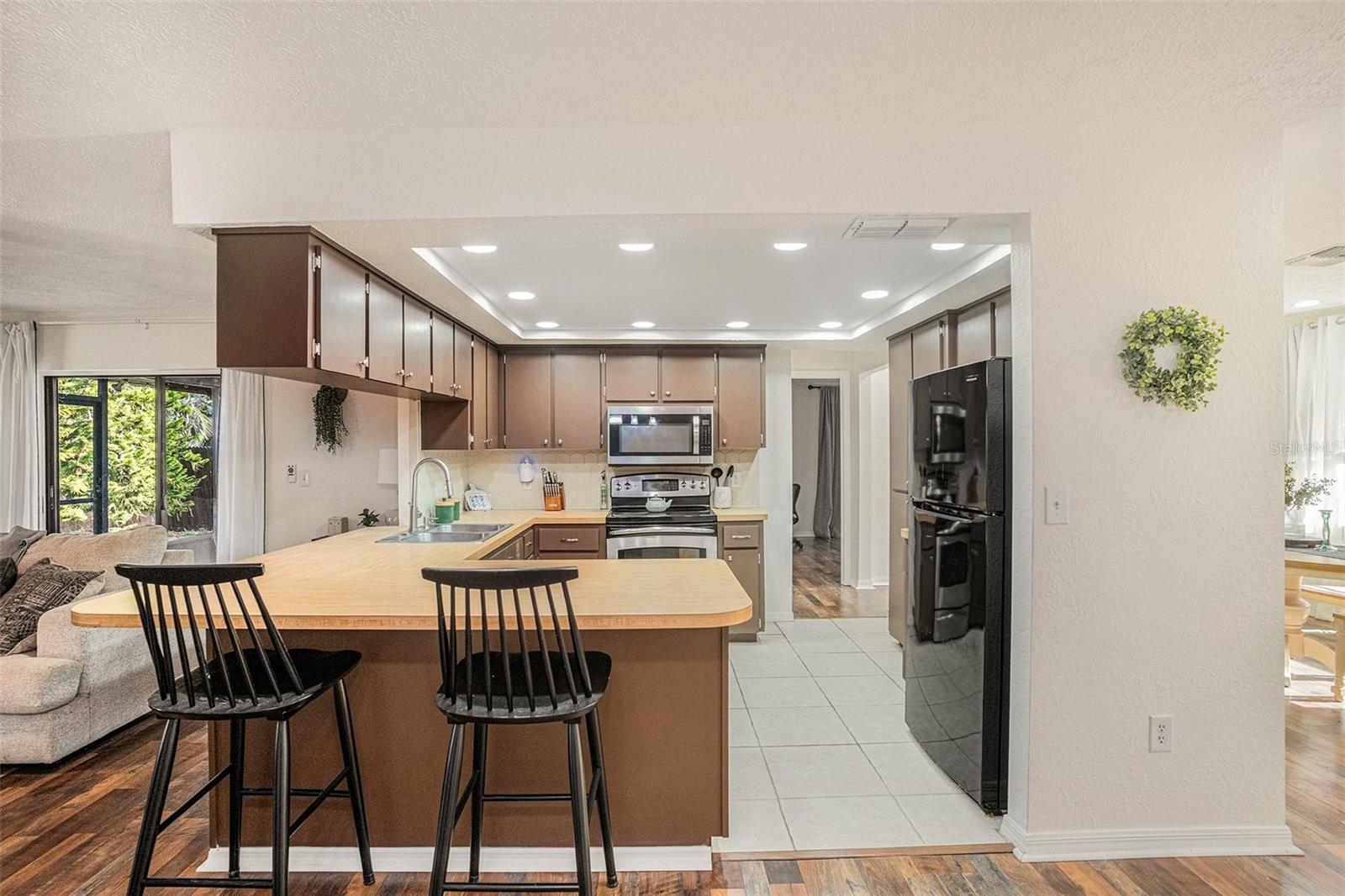 LAKESIDE WOODLANDS - Residential