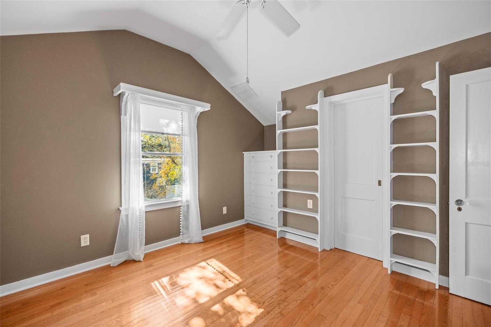 GROVE TERRACE - Residential