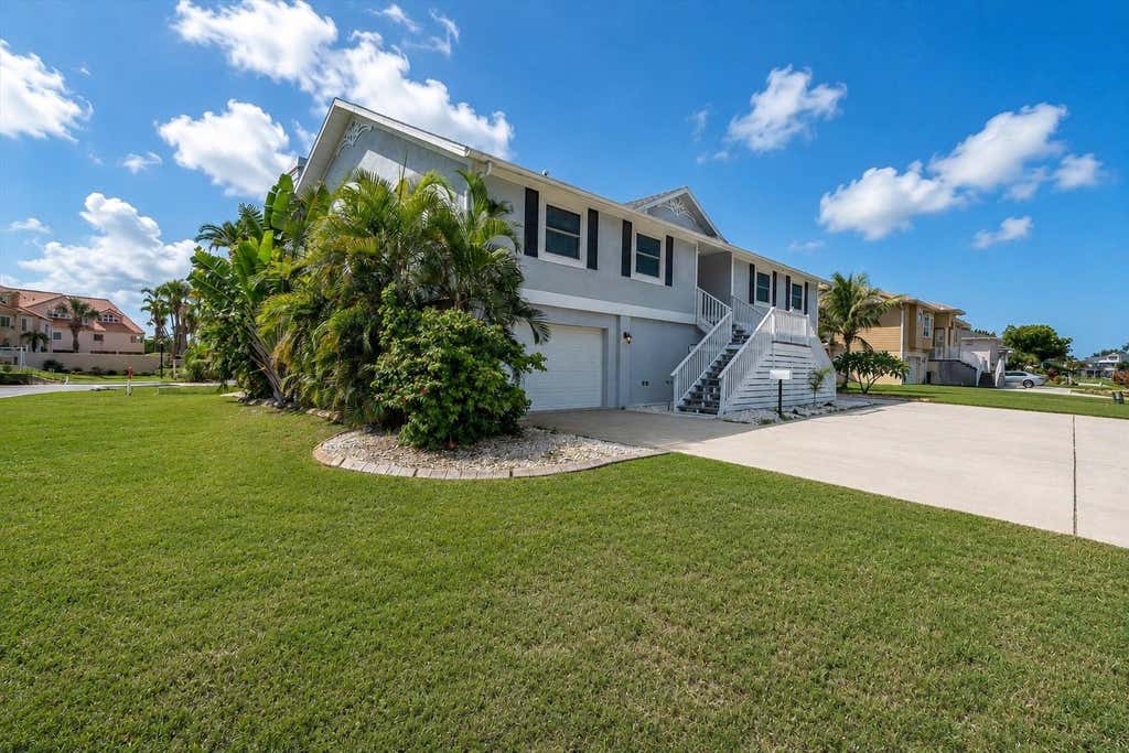 Photo of 6501 Mockingbird Way S, Gulfport, FL 33707 (MLS # TB8539199)