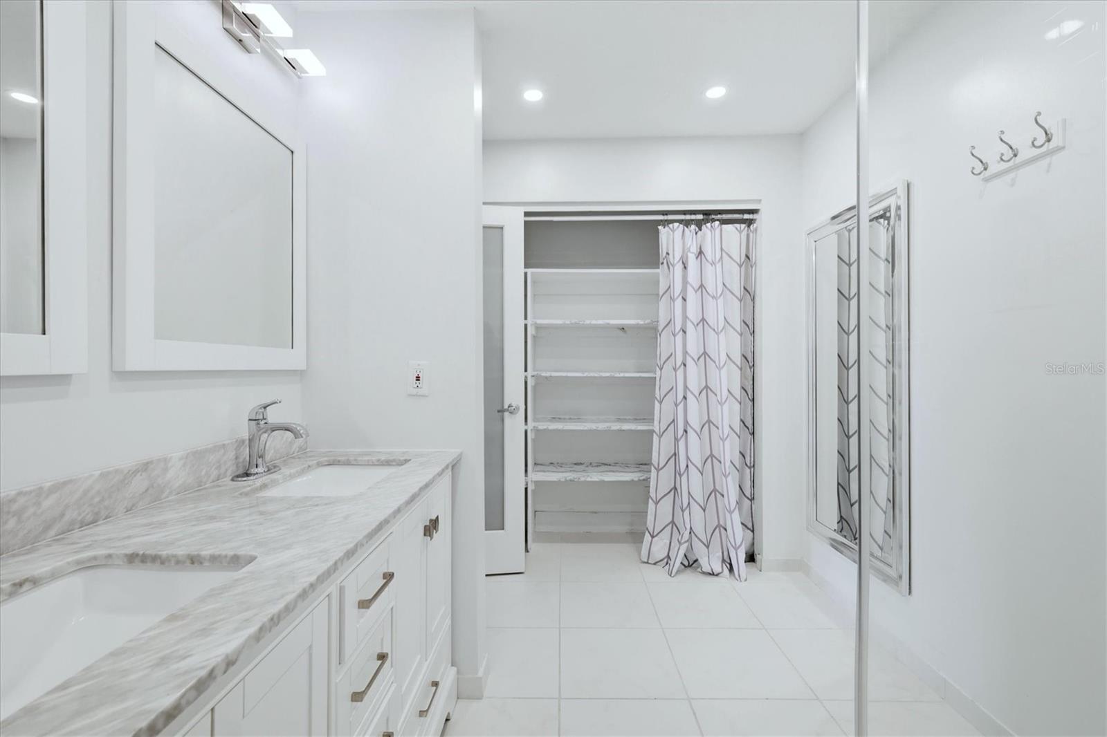 VALENCIA GARDEN - Residential