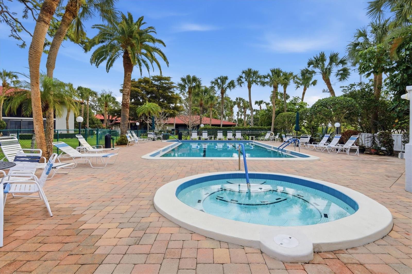 VALENCIA GARDEN - Residential