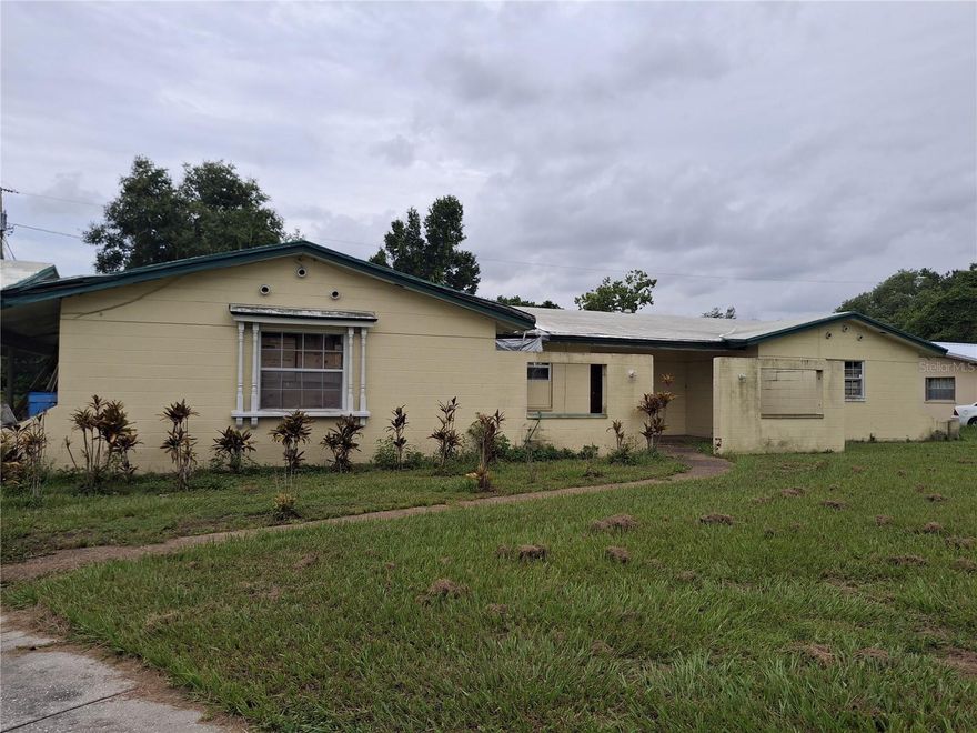FULL REHAB OPPORTUNITY. Single family home over 2,800 square feet with a private POOL and NO HOA. BIG SQUARE FOOTAGE to reimagine and add value. HUGE LOT- just under half an acre. Located just minutes from I-4 for easy access to Tampa, Plant City, and Lakeland. Nearby you'll find Publix, shopping centers, restaurants, and well-regarded private schools. Properties with this combination of land, size, and potential are hard to come by. CASH offers only. Serious investors only—no wholesaling or assignable contracts.