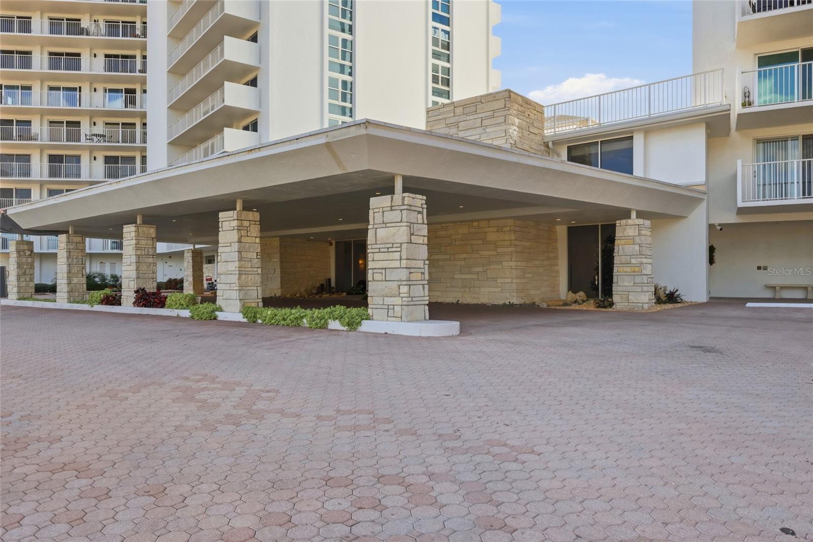 2295 GULF OF MEXICO DRIVE 64S