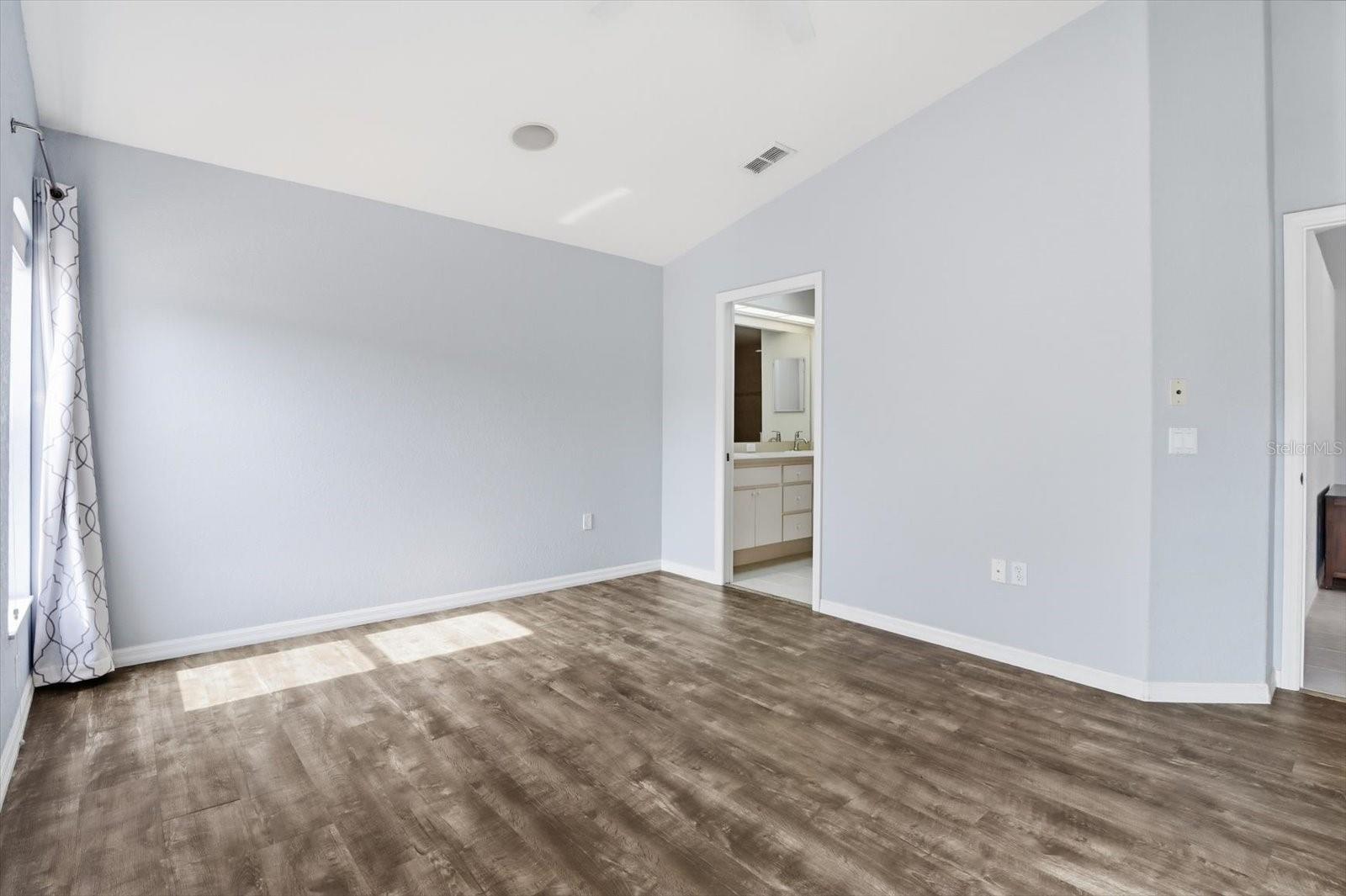 THE PALMS SEVEN HILLS - Residential