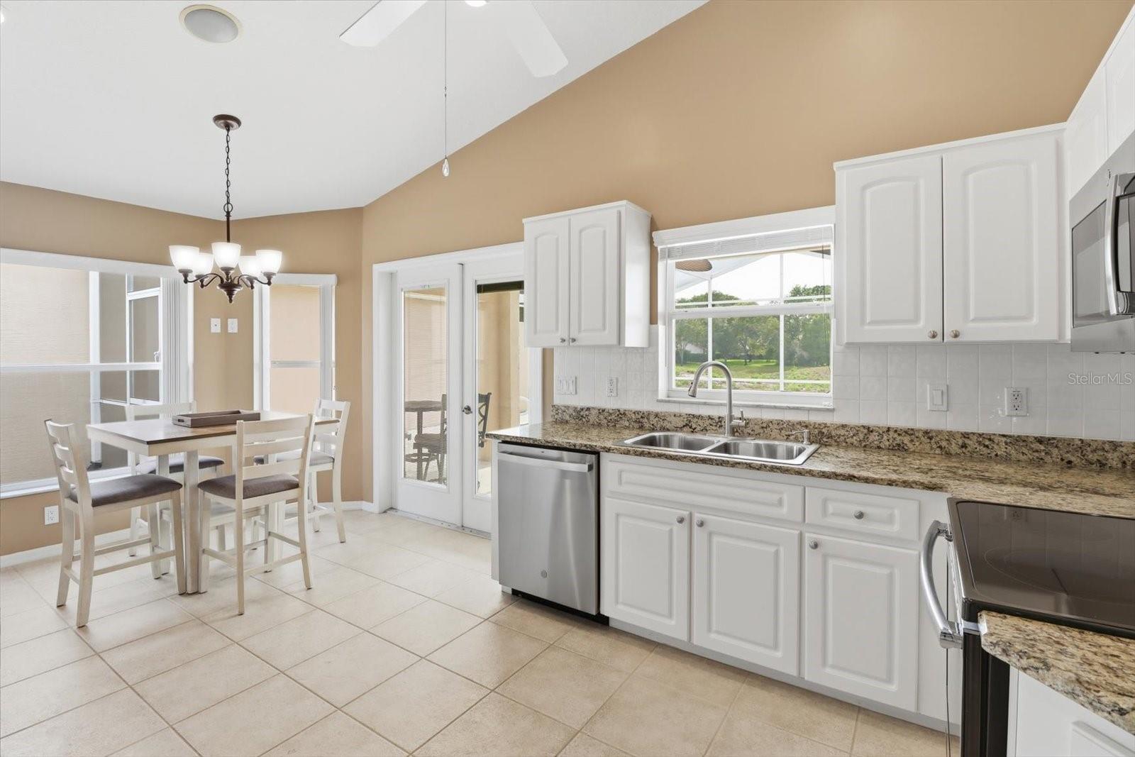 THE PALMS SEVEN HILLS - Residential