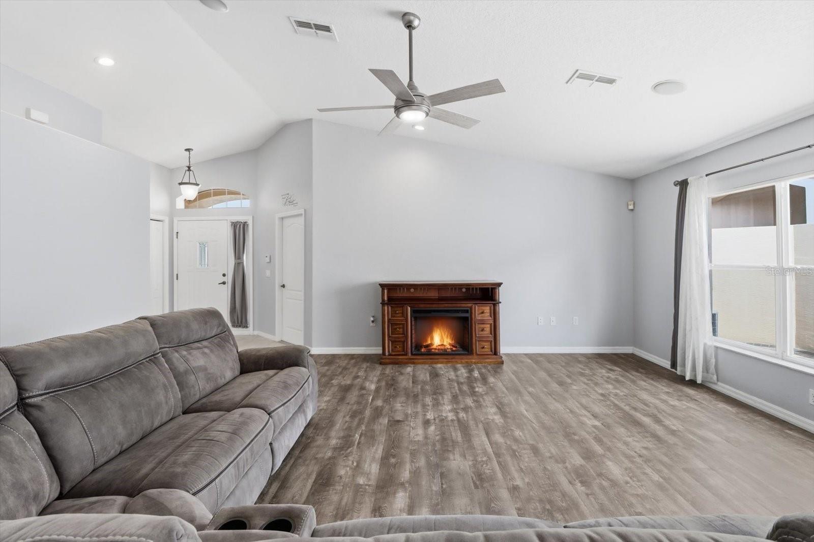 THE PALMS SEVEN HILLS - Residential