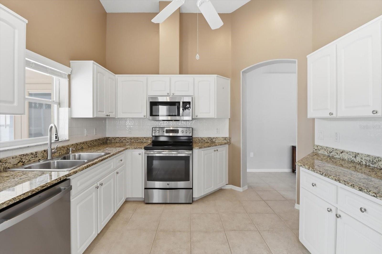 THE PALMS SEVEN HILLS - Residential