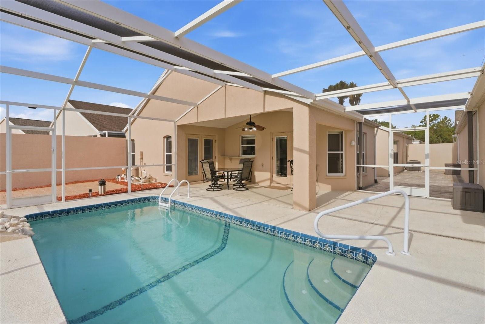 THE PALMS SEVEN HILLS - Residential