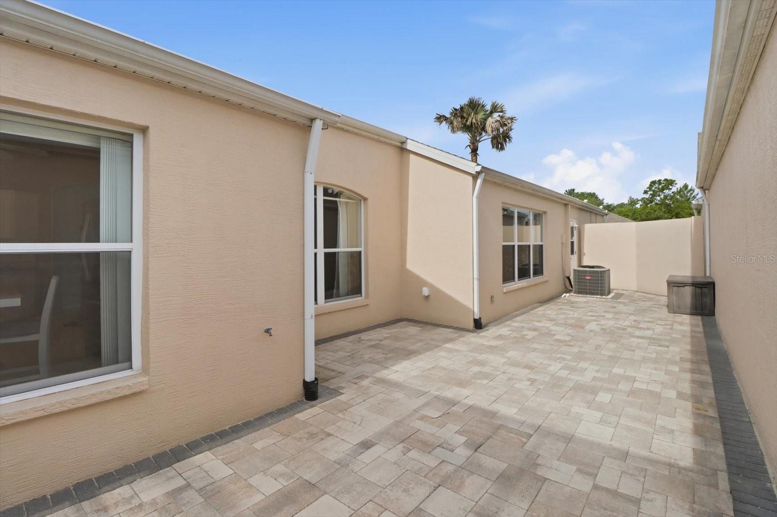THE PALMS SEVEN HILLS - Residential
