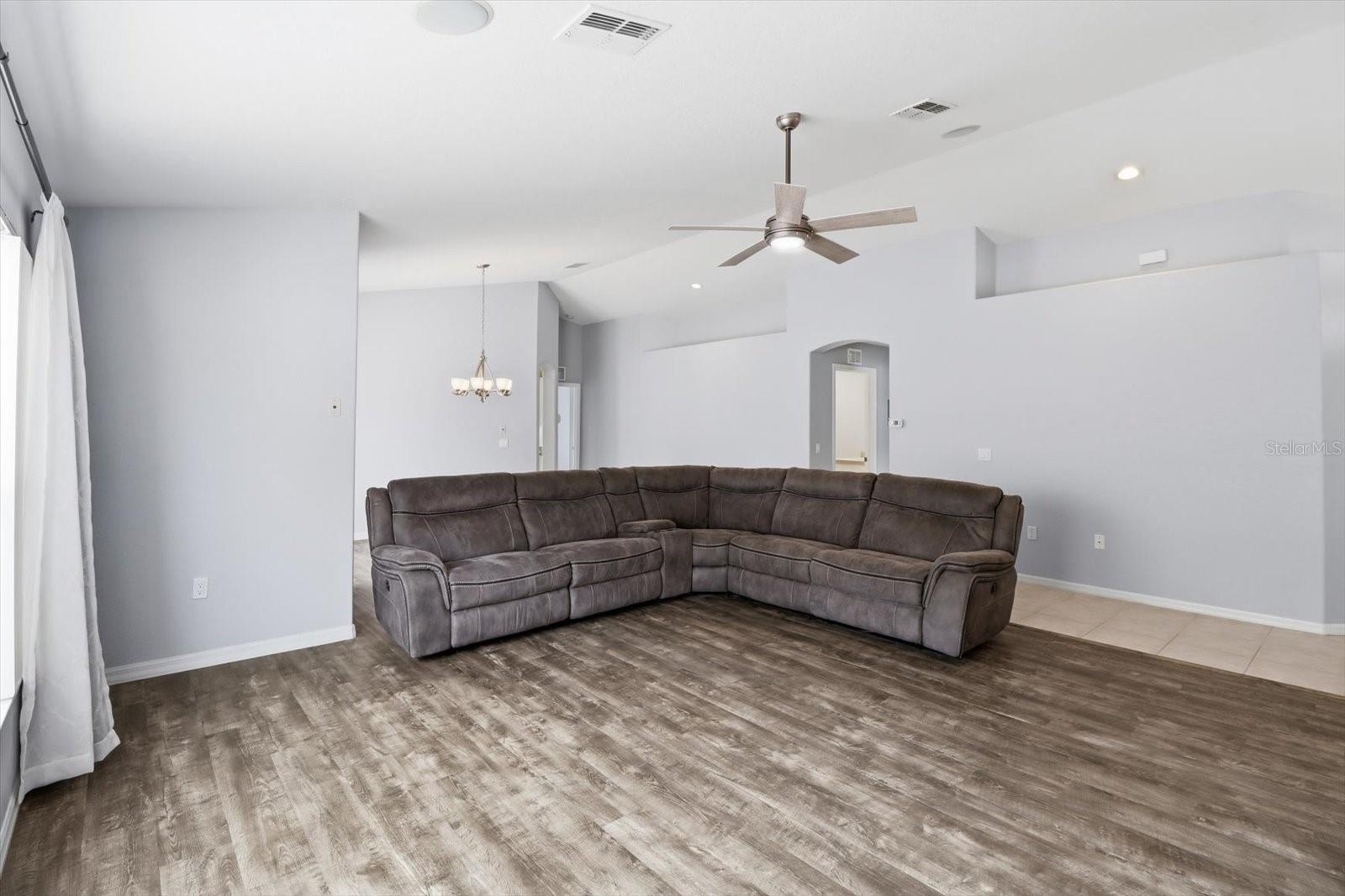 THE PALMS SEVEN HILLS - Residential