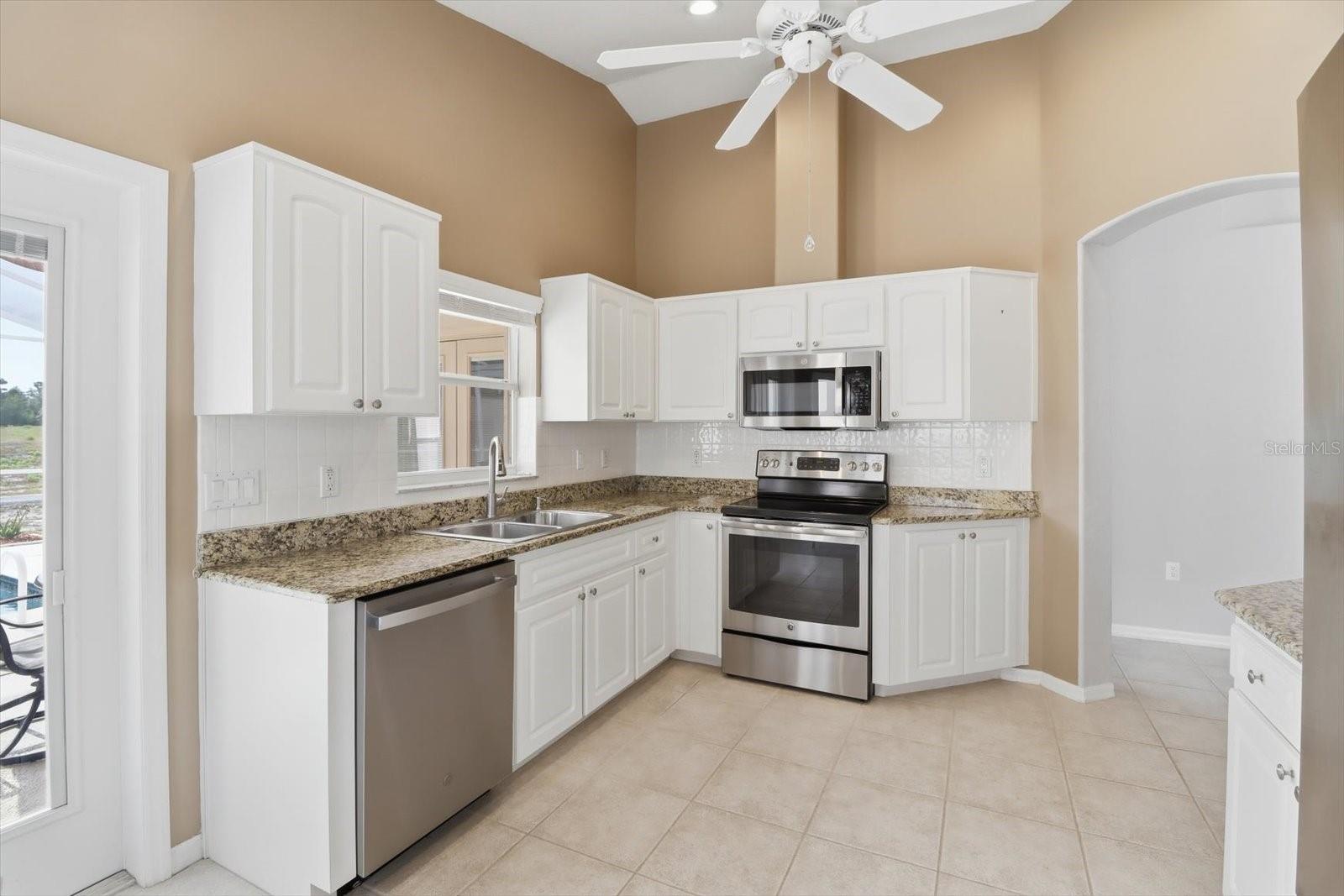 THE PALMS SEVEN HILLS - Residential