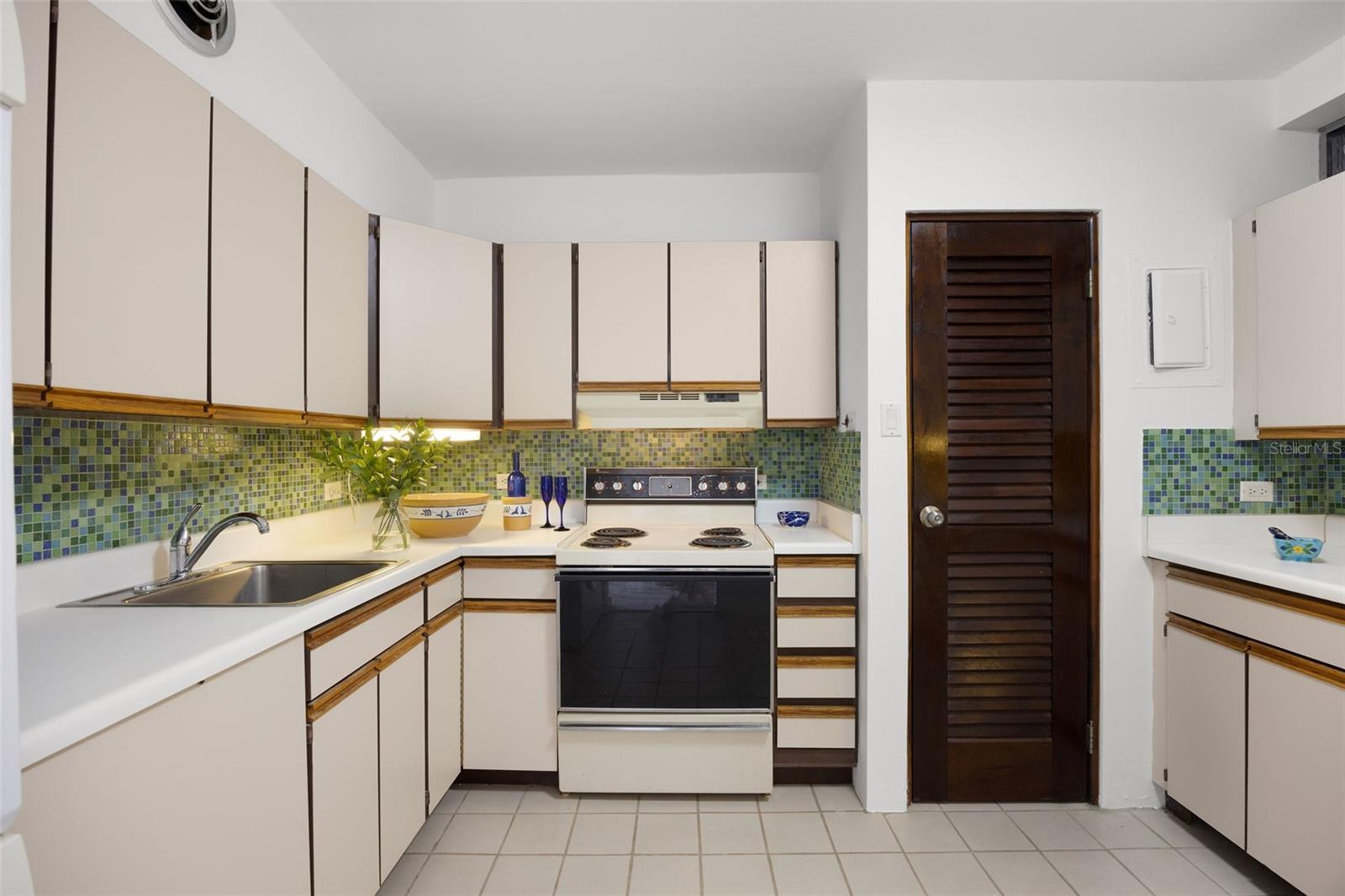 LE RIVAGE COND - Residential