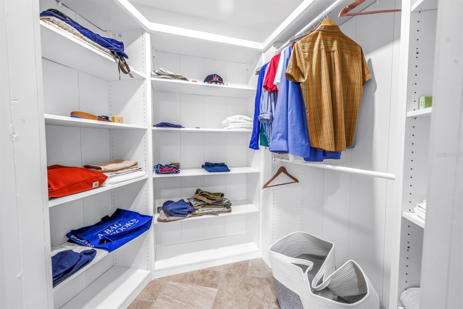 CAPRI ISLE - Residential