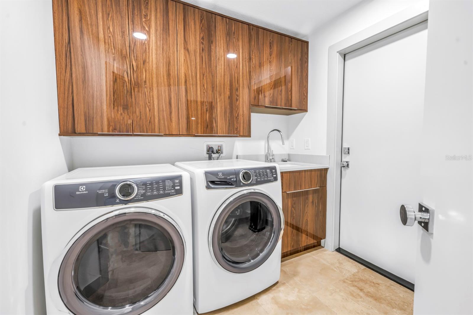 CAPRI ISLE - Residential