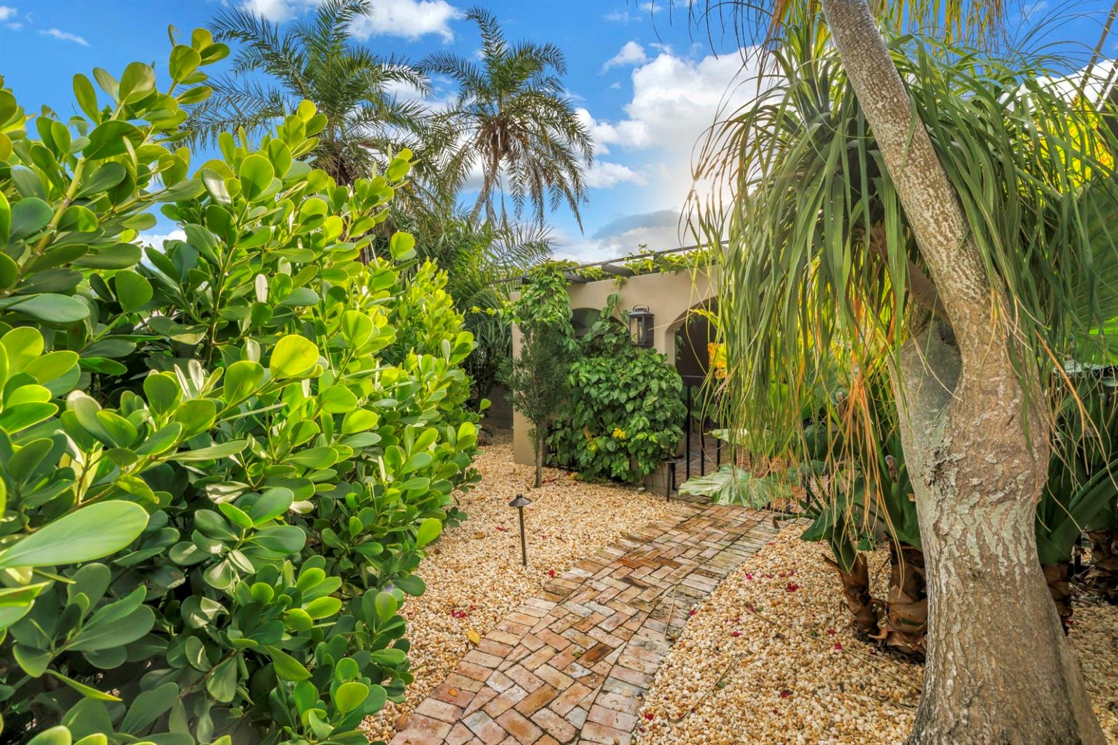 CAPRI ISLE - Residential