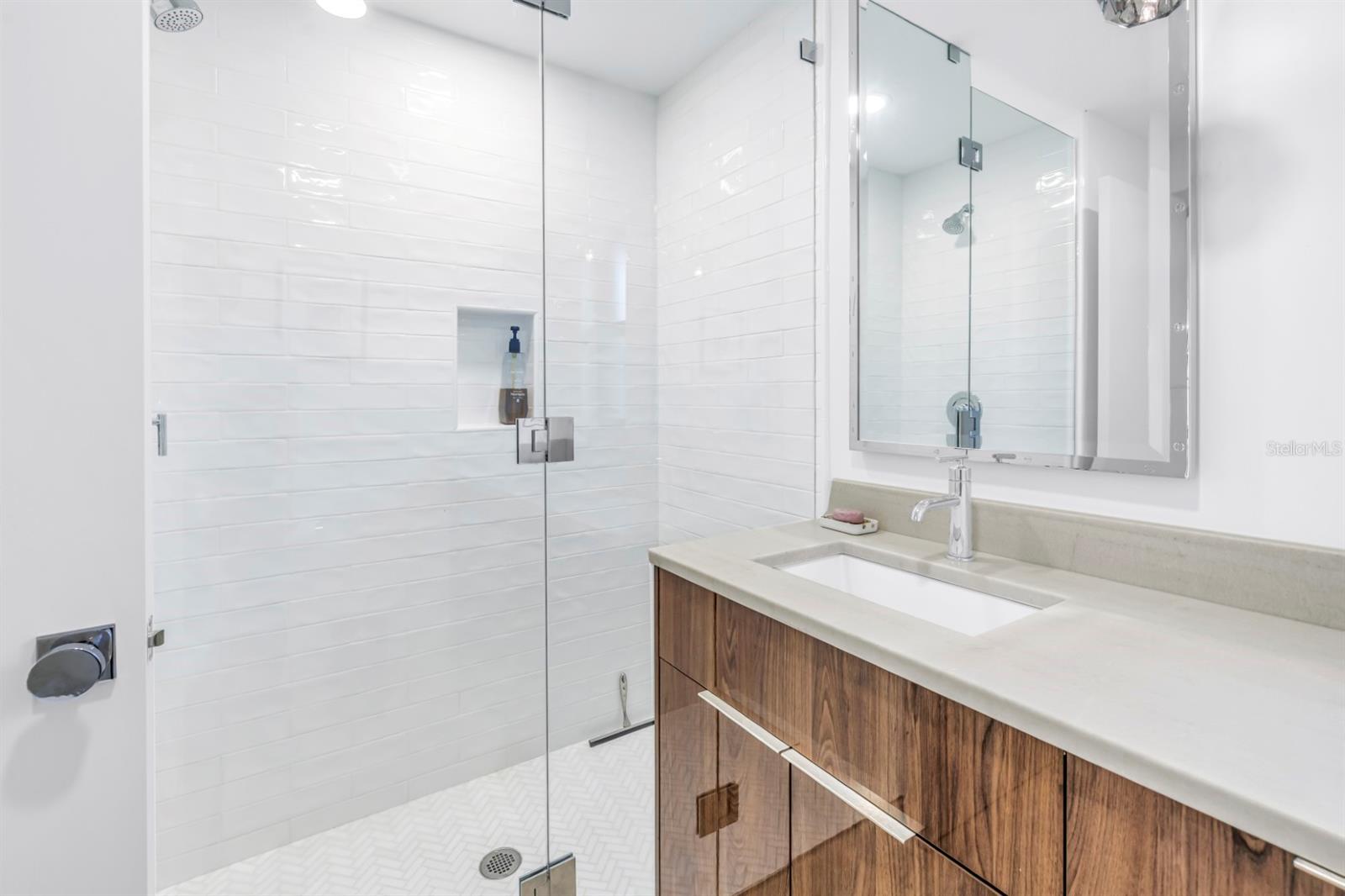 CAPRI ISLE - Residential