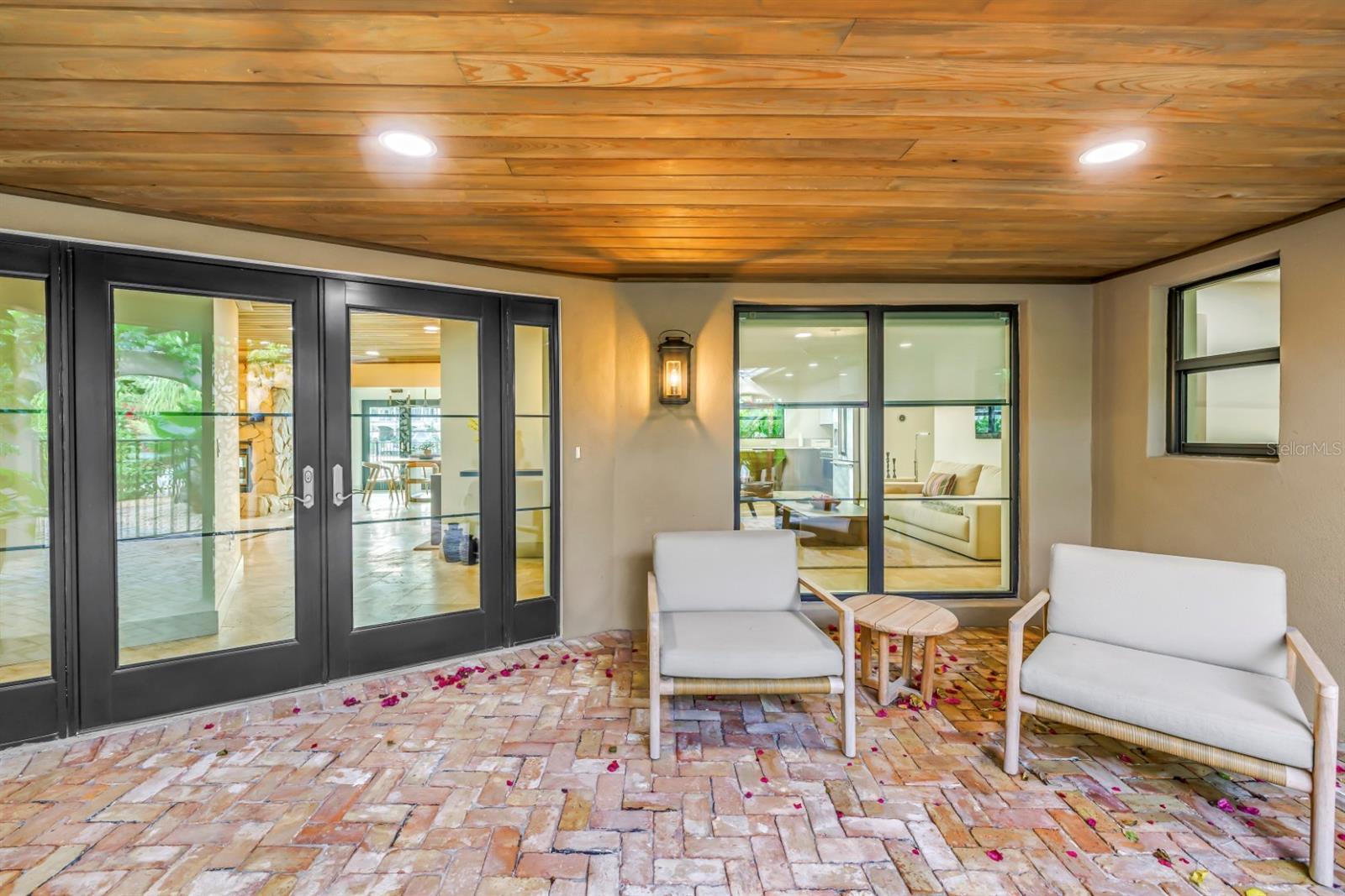 CAPRI ISLE - Residential