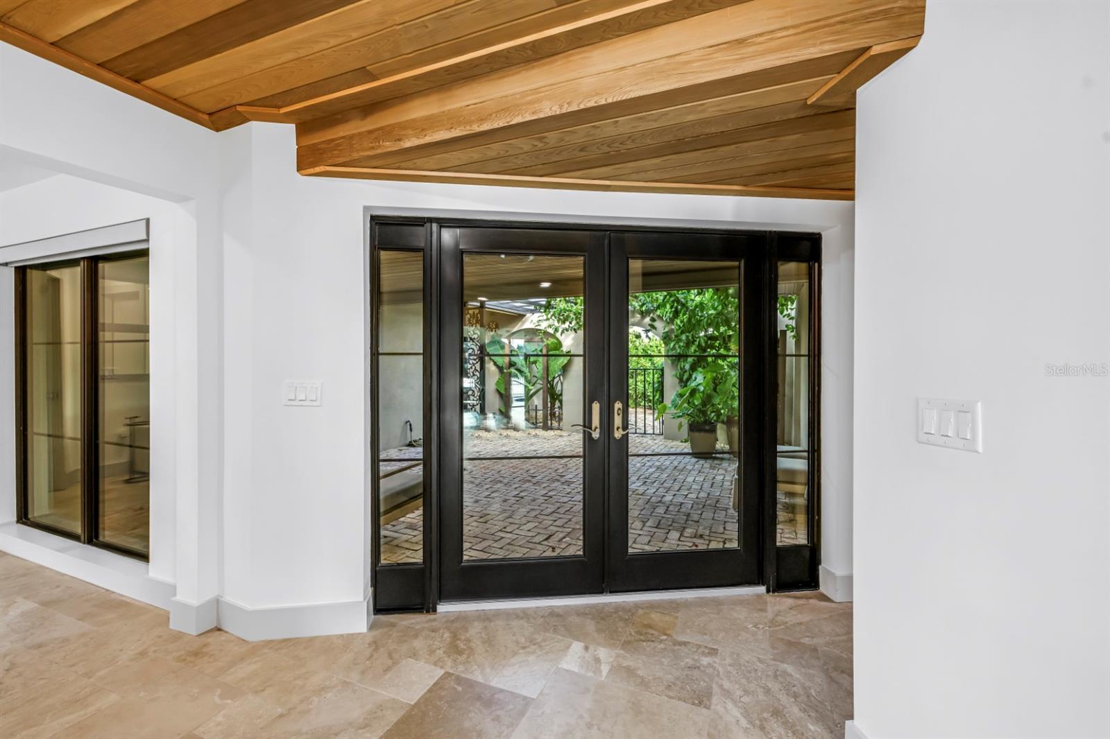 CAPRI ISLE - Residential