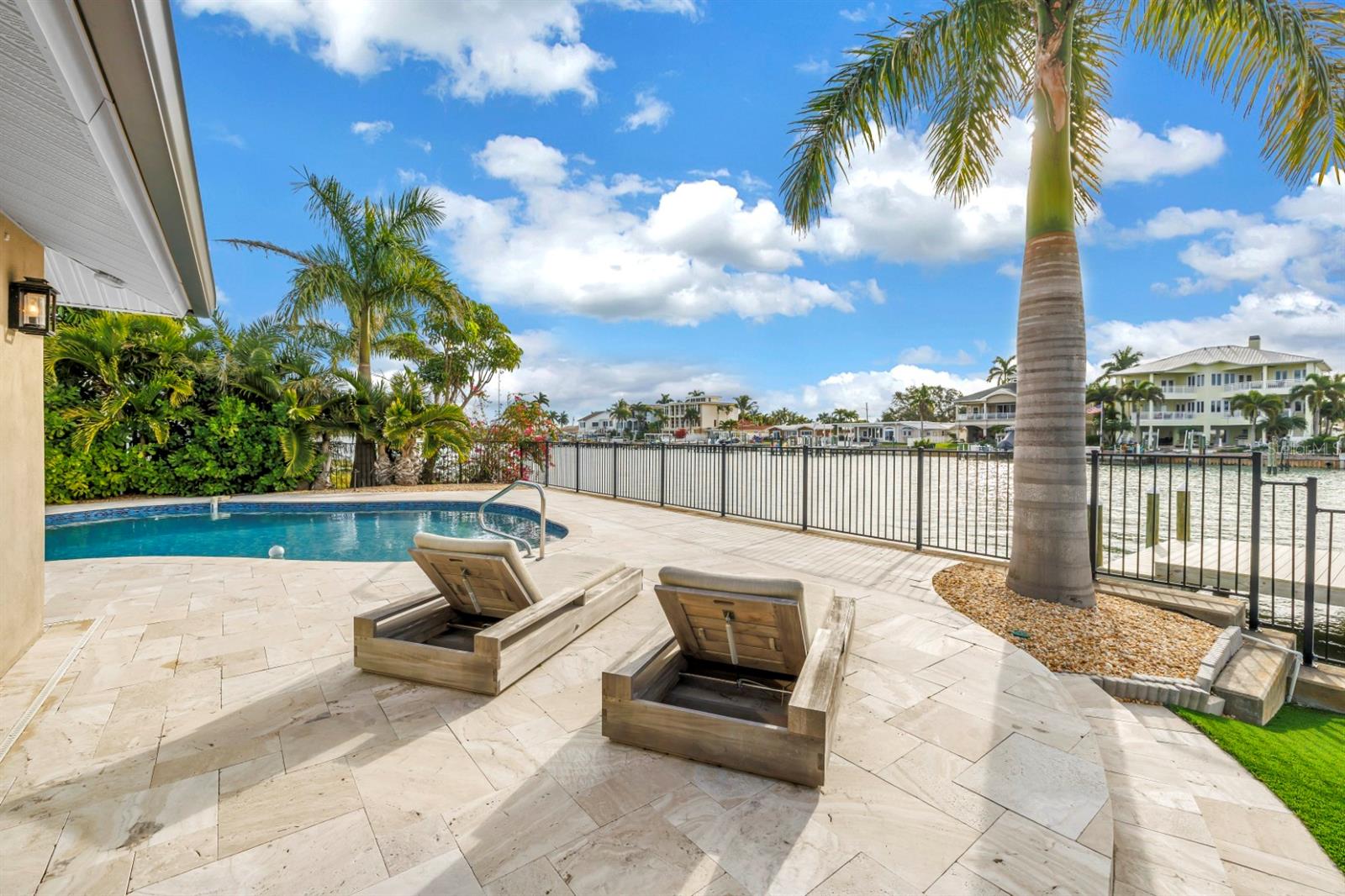 CAPRI ISLE - Residential