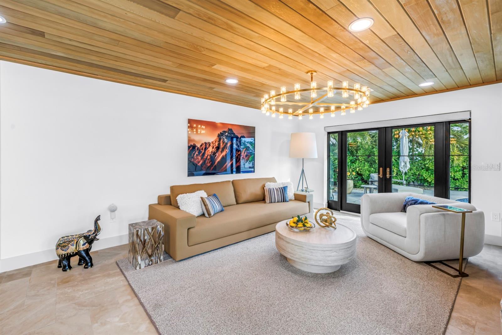 CAPRI ISLE - Residential