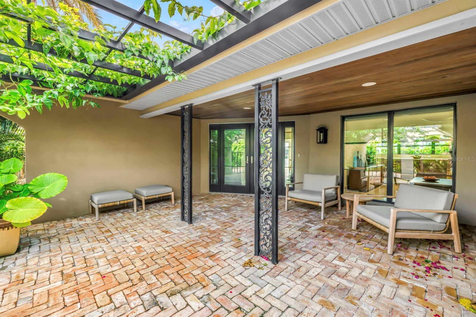 CAPRI ISLE - Residential