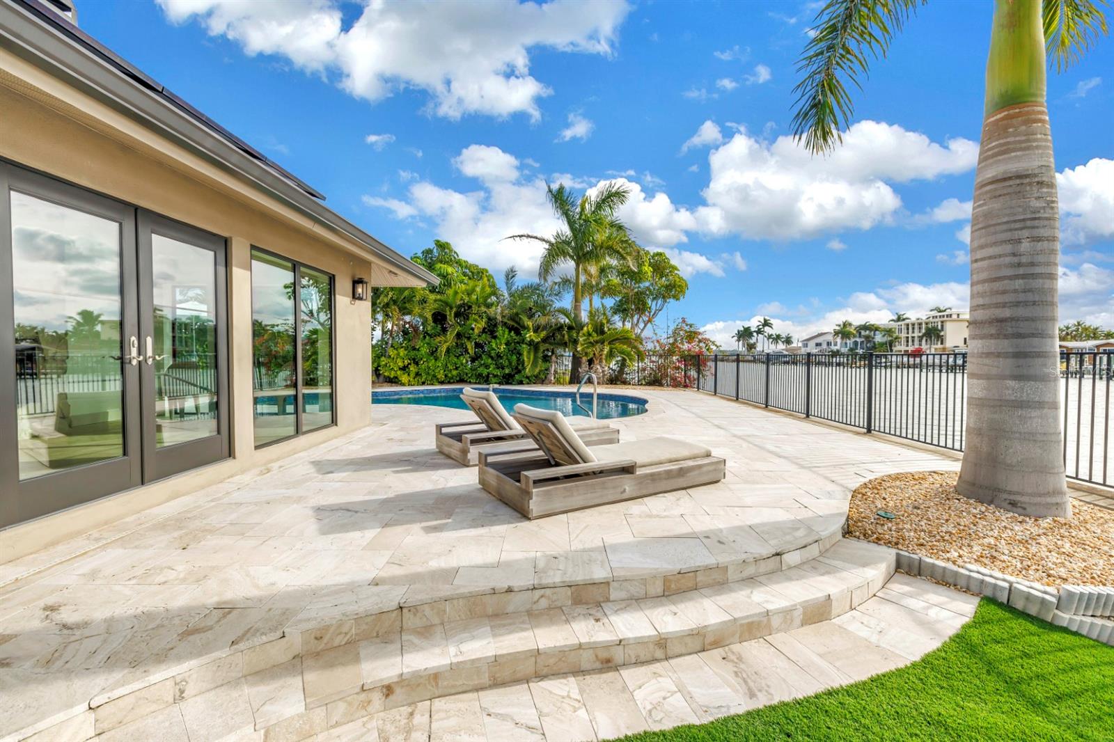 CAPRI ISLE - Residential