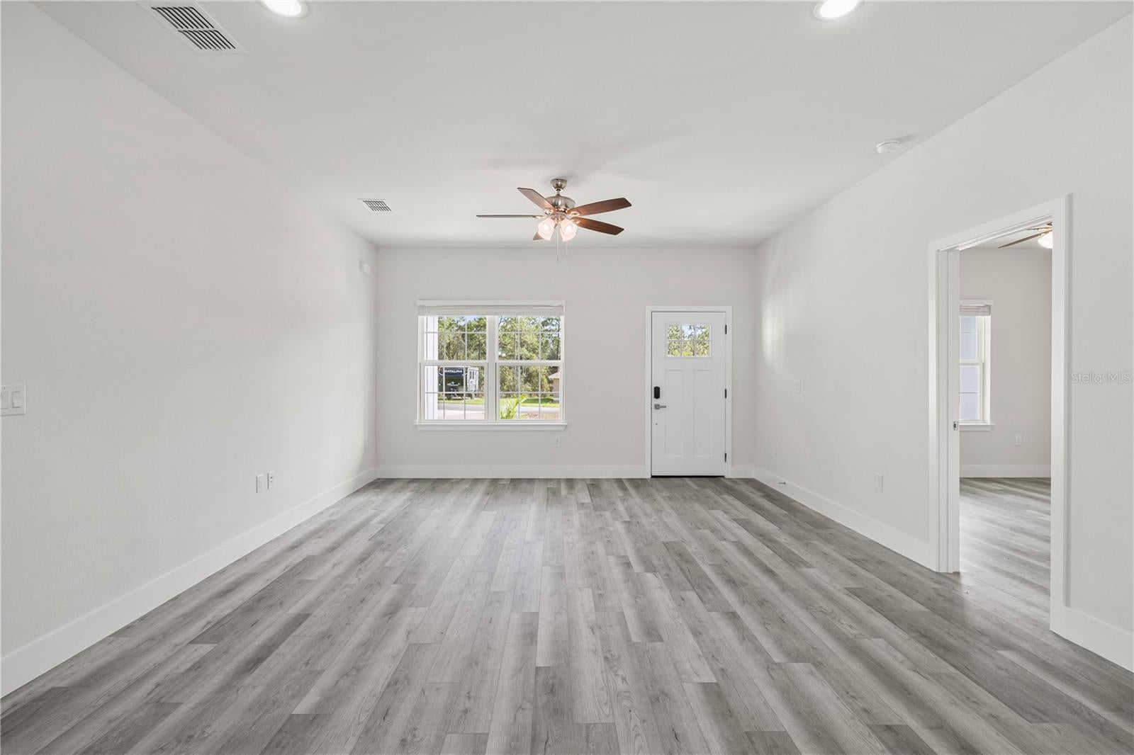 1601 W COUNTRY CLUB BOULEVARD