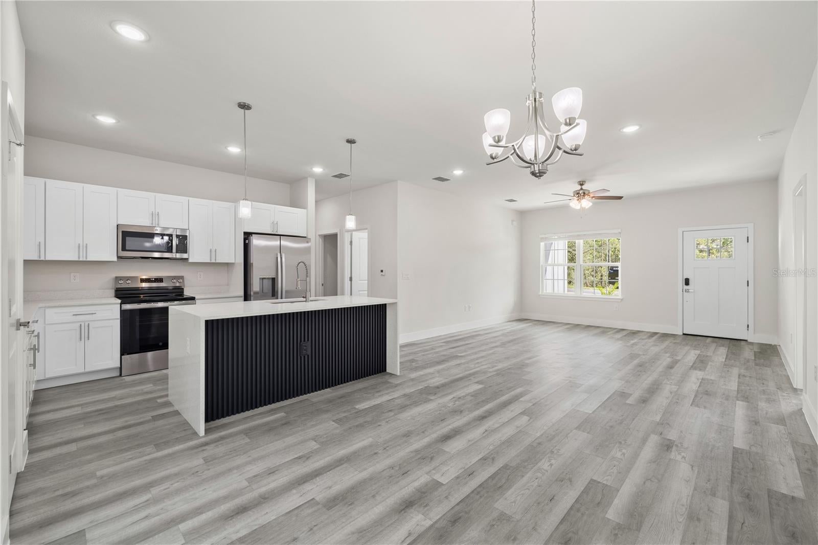 1601 W COUNTRY CLUB BOULEVARD