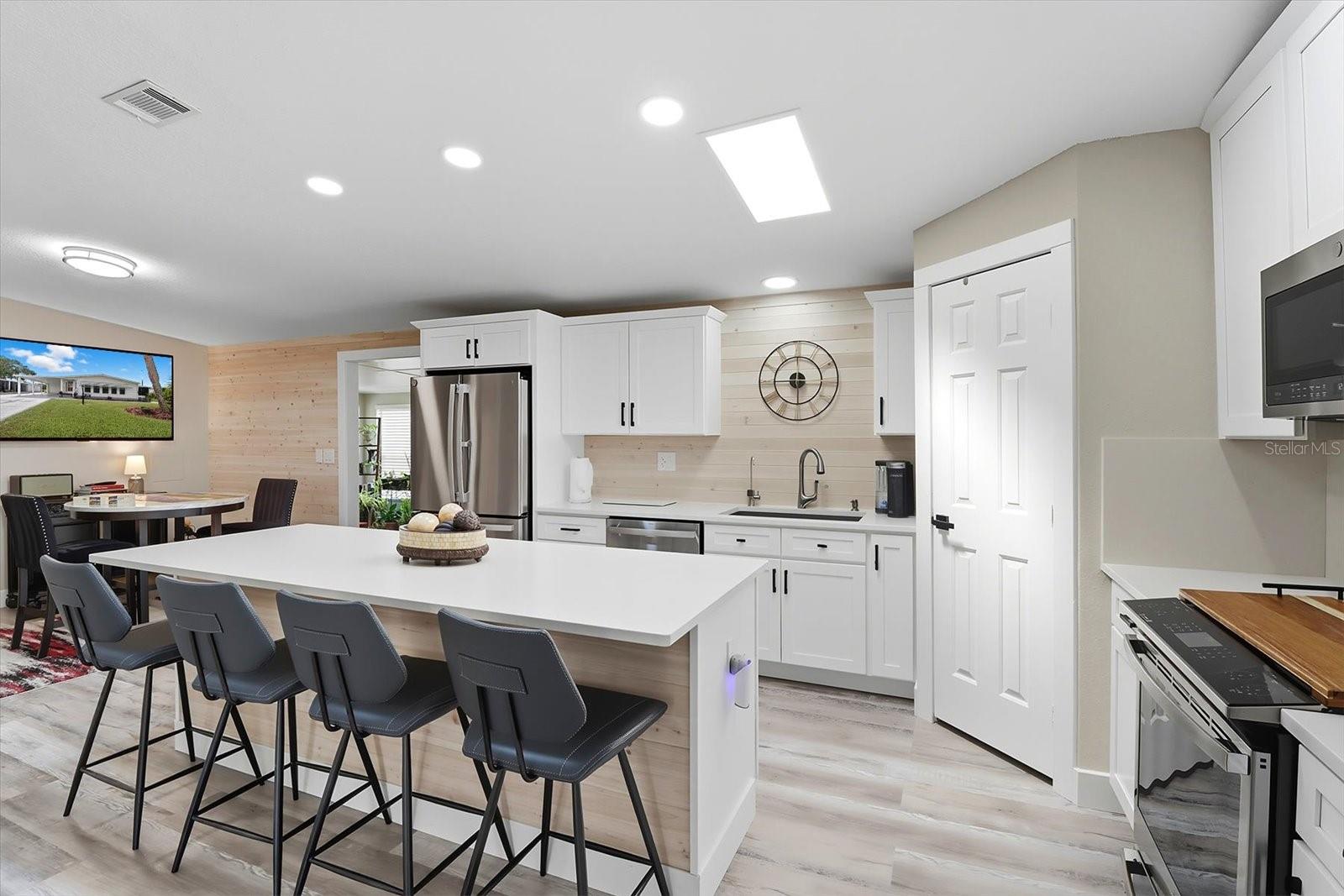 LADY LAKE ORANGE BLOSSOM GARDENS UNIT 08 - Residential Lease