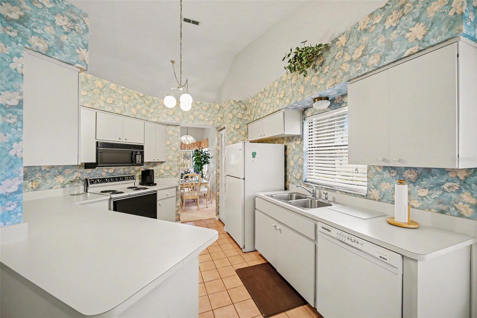 GOLF VIEW VILLAS CONDO 05 - Residential