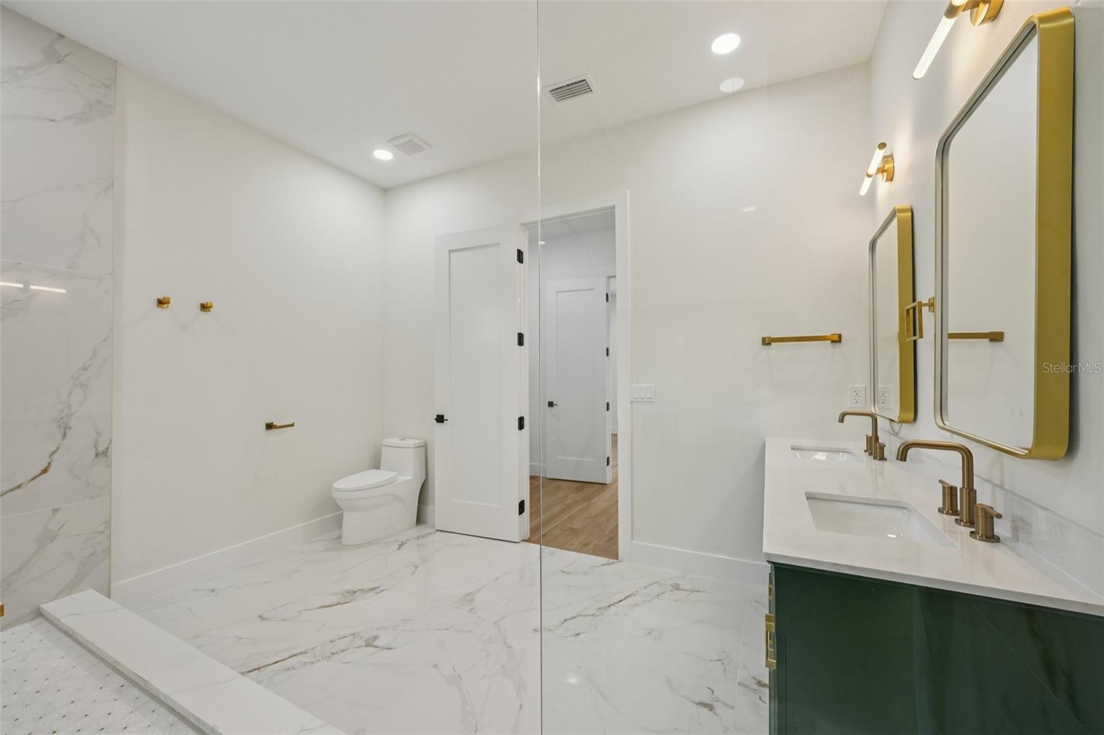 HIGHLAND MANOR - Residential