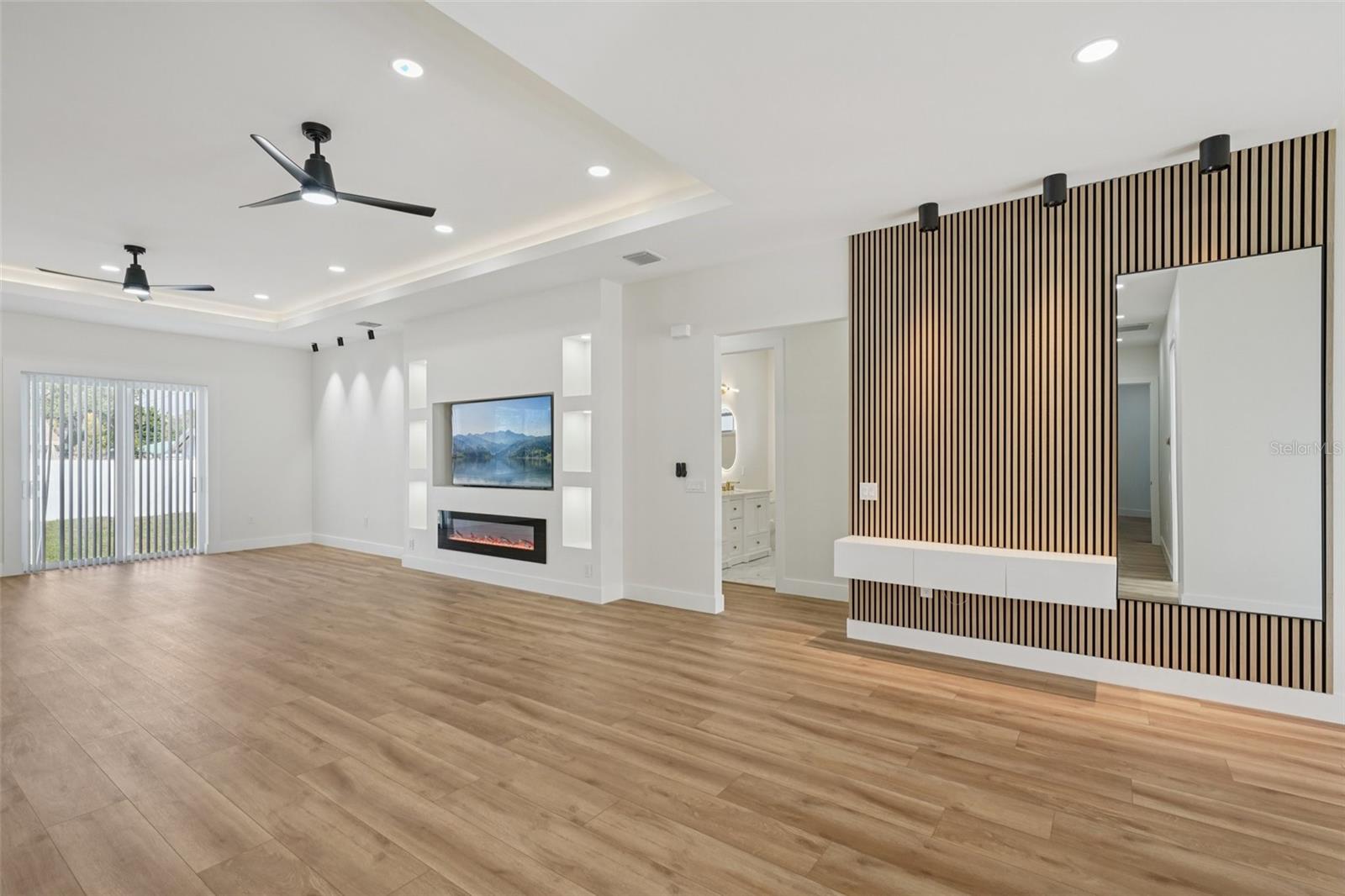 HIGHLAND MANOR - Residential