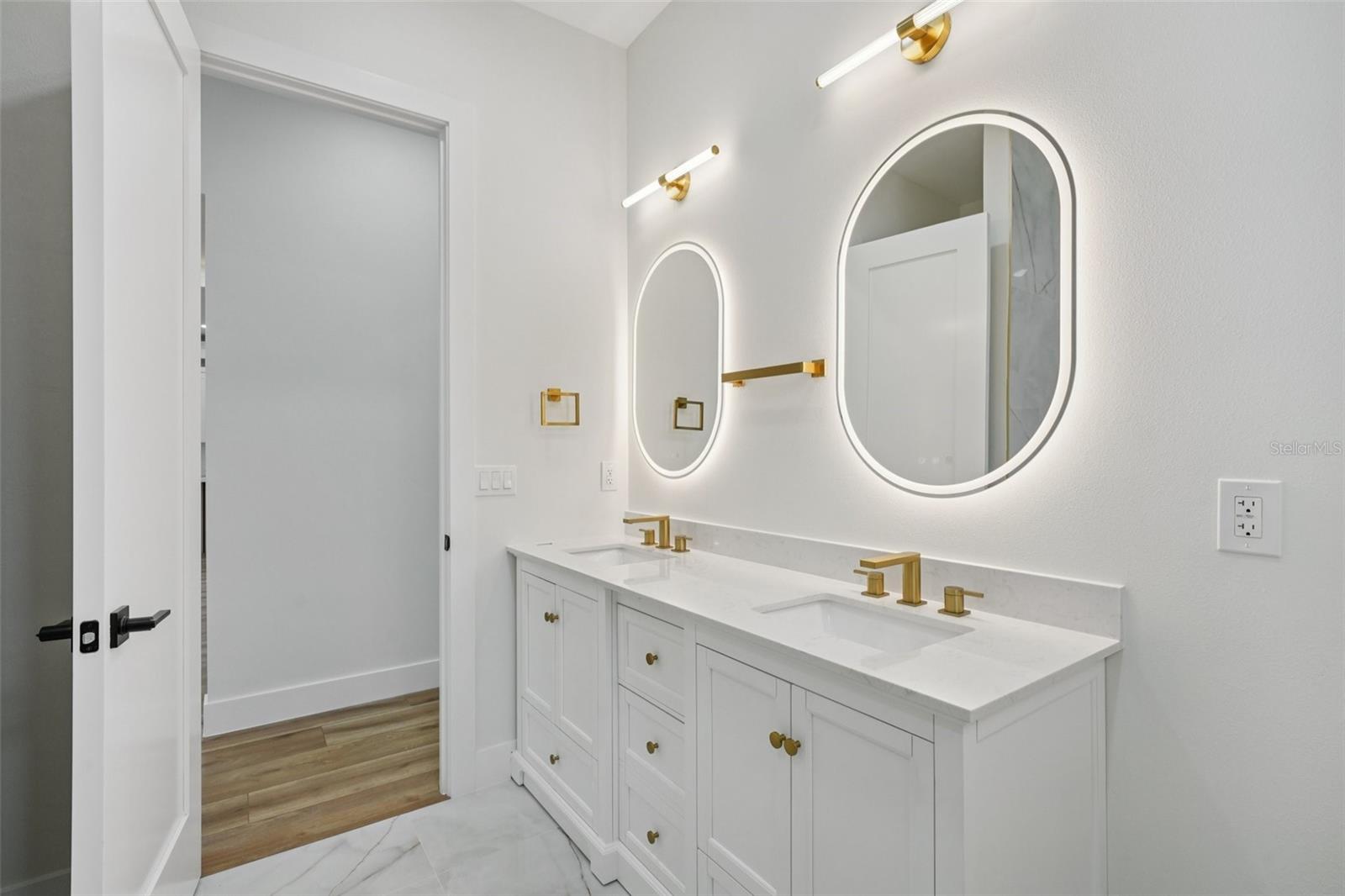 HIGHLAND MANOR - Residential