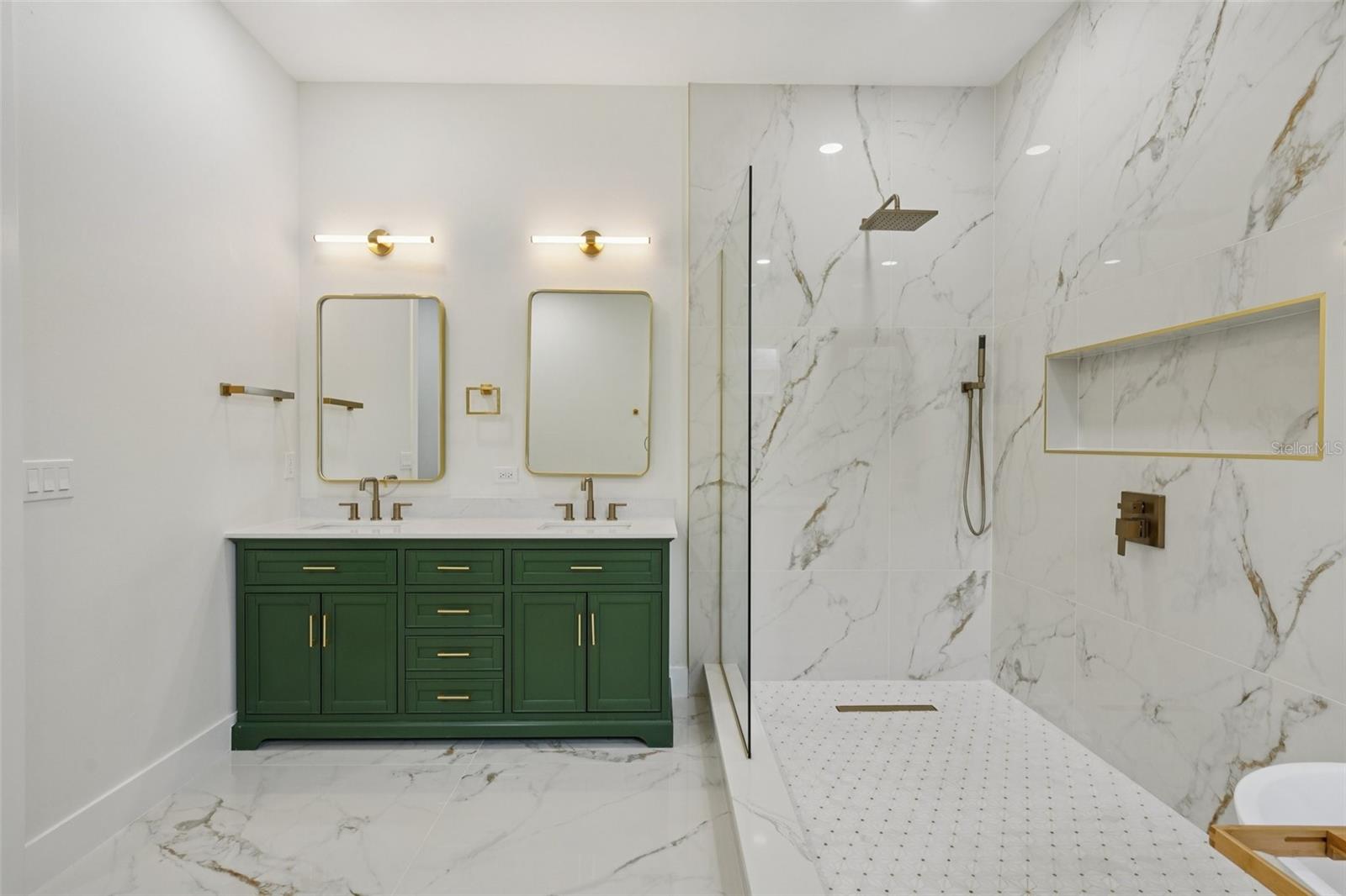 HIGHLAND MANOR - Residential