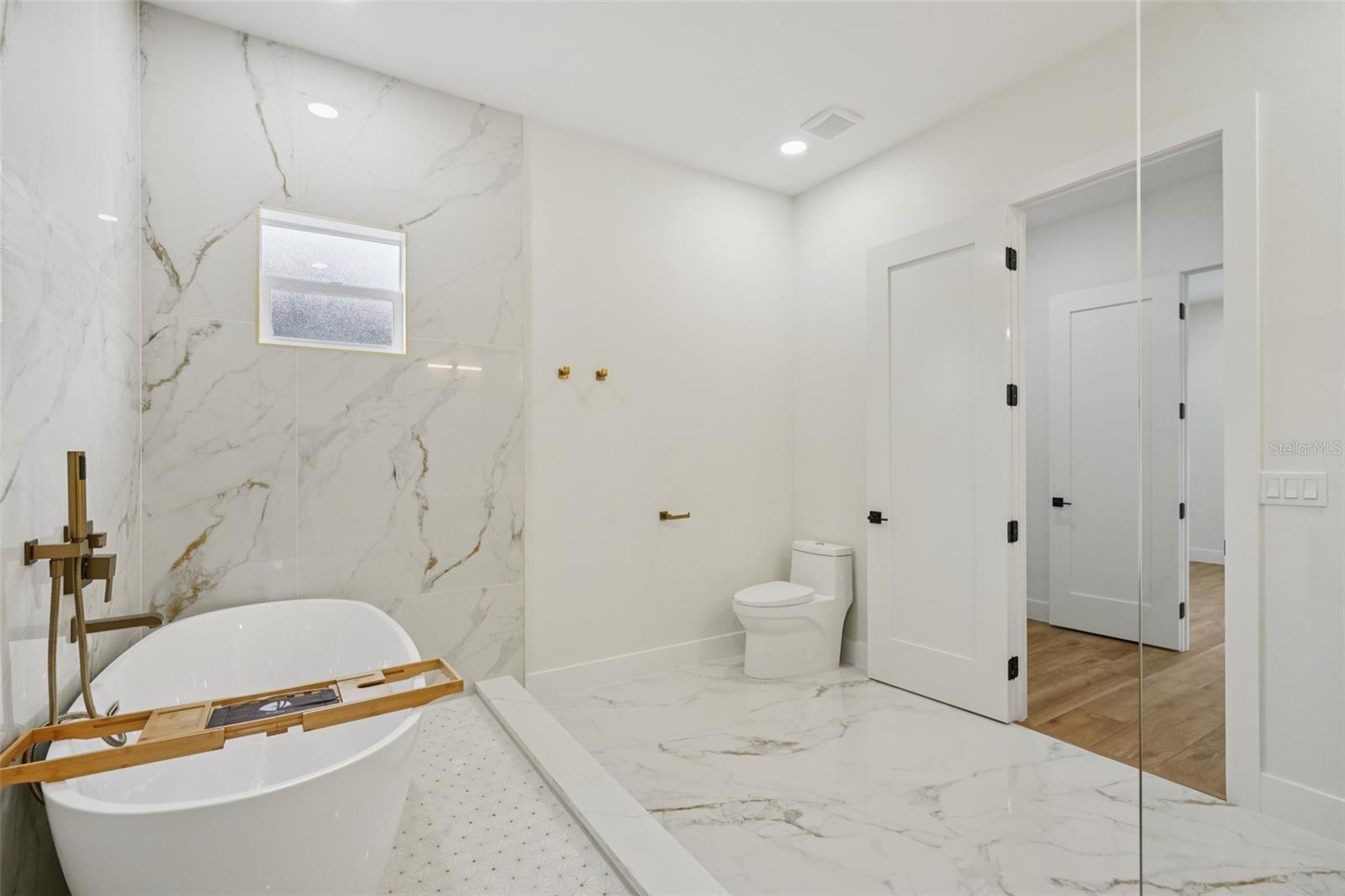 HIGHLAND MANOR - Residential